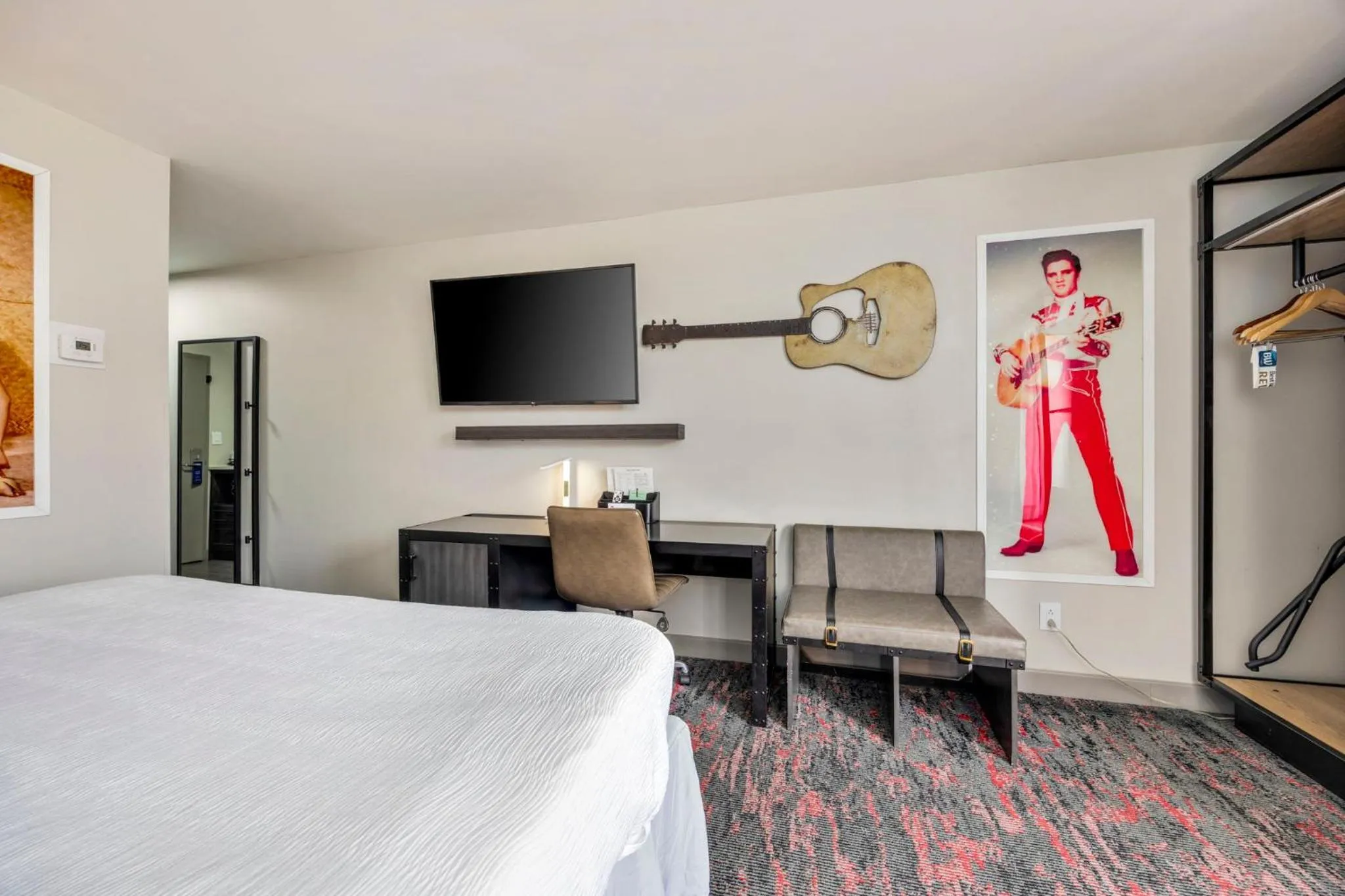 Property building, Bed in Best Western Downtown PLUS Music Row