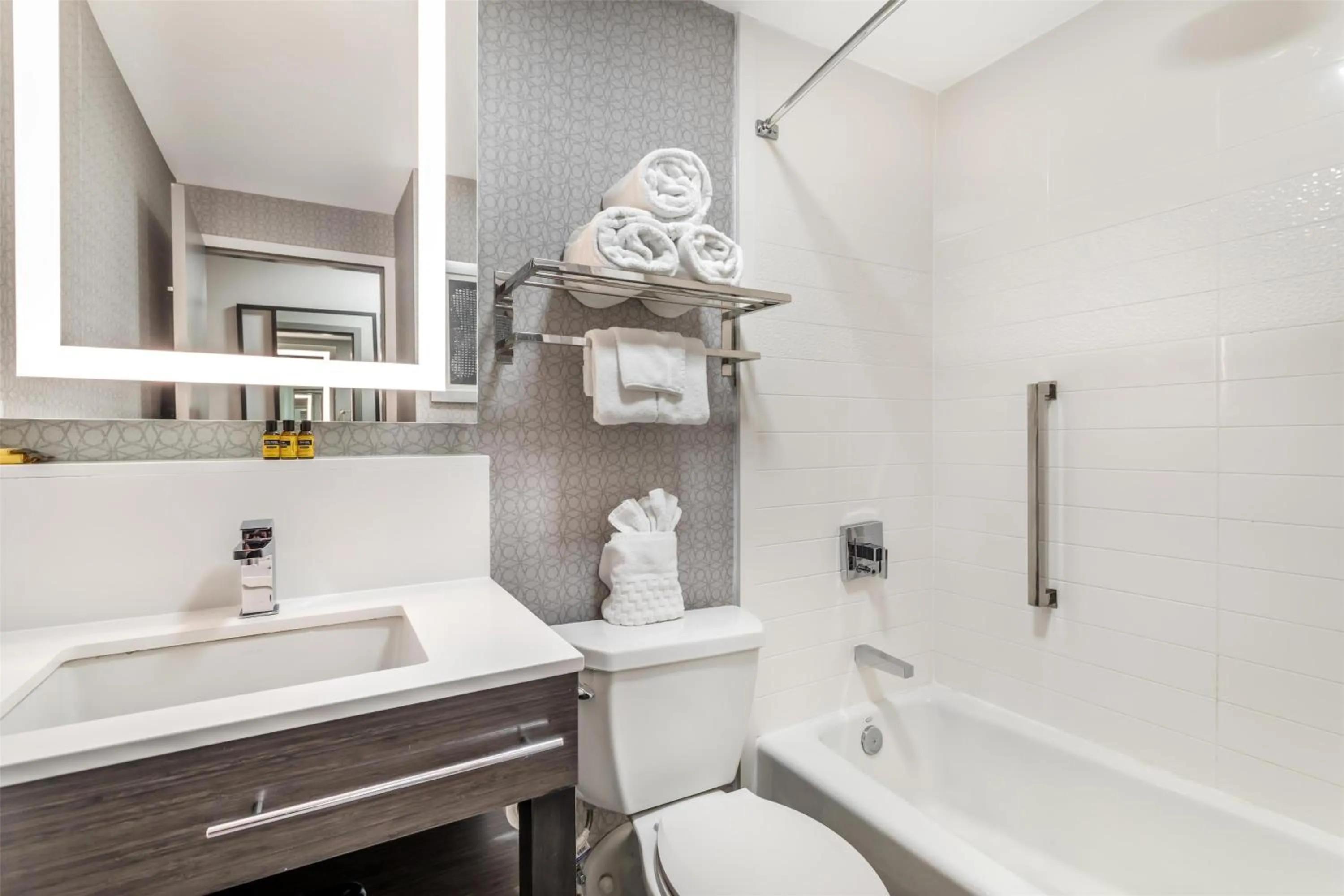 Bathroom in Best Western Downtown PLUS Music Row