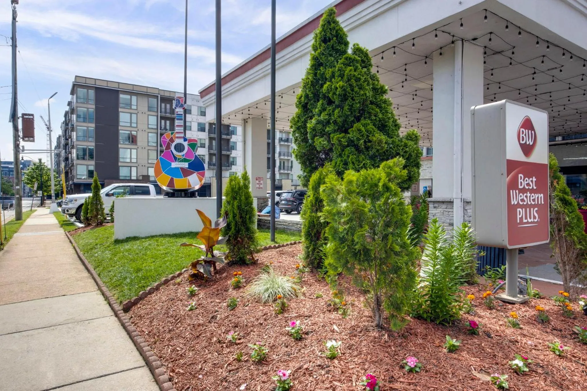 Property building in Best Western Downtown PLUS Music Row