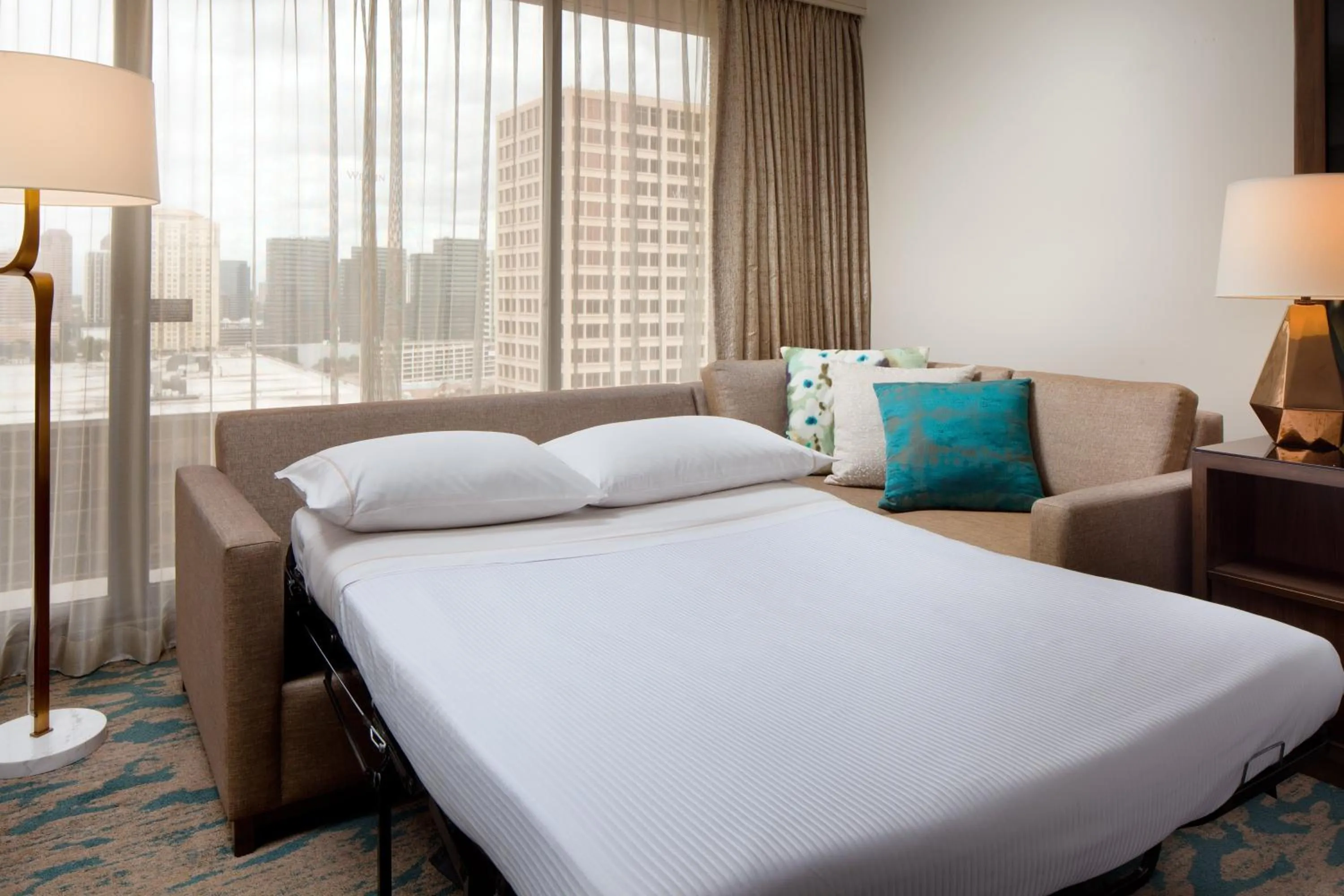 Photo of the whole room, Bed in The Westin Galleria Houston