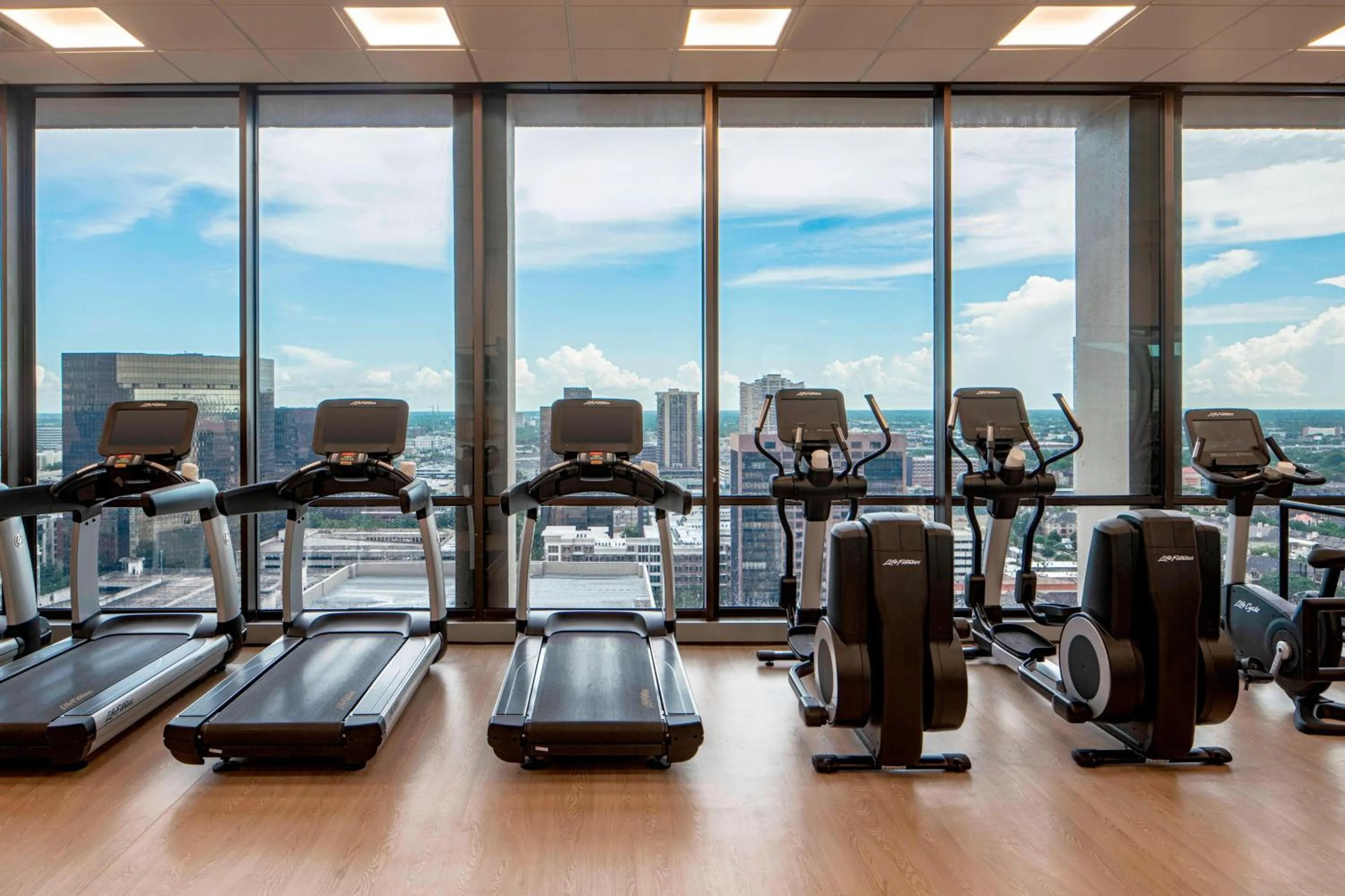 Fitness centre/facilities in The Westin Galleria Houston