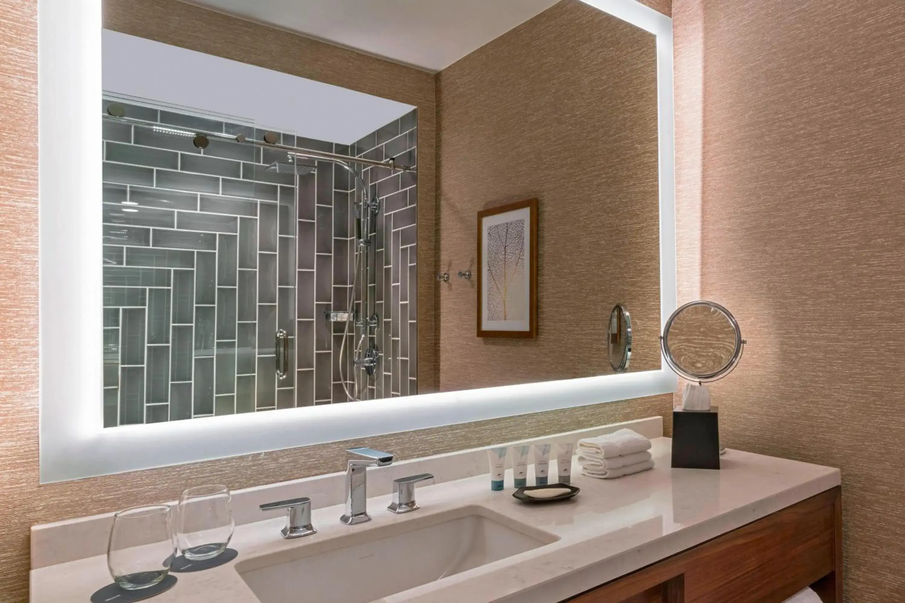 Deluxe, Guest room, 2 Queen, High floor in The Westin Galleria Houston Deluxe, Guest room, 2 Queen, High floor in The Westin Galleria Houston