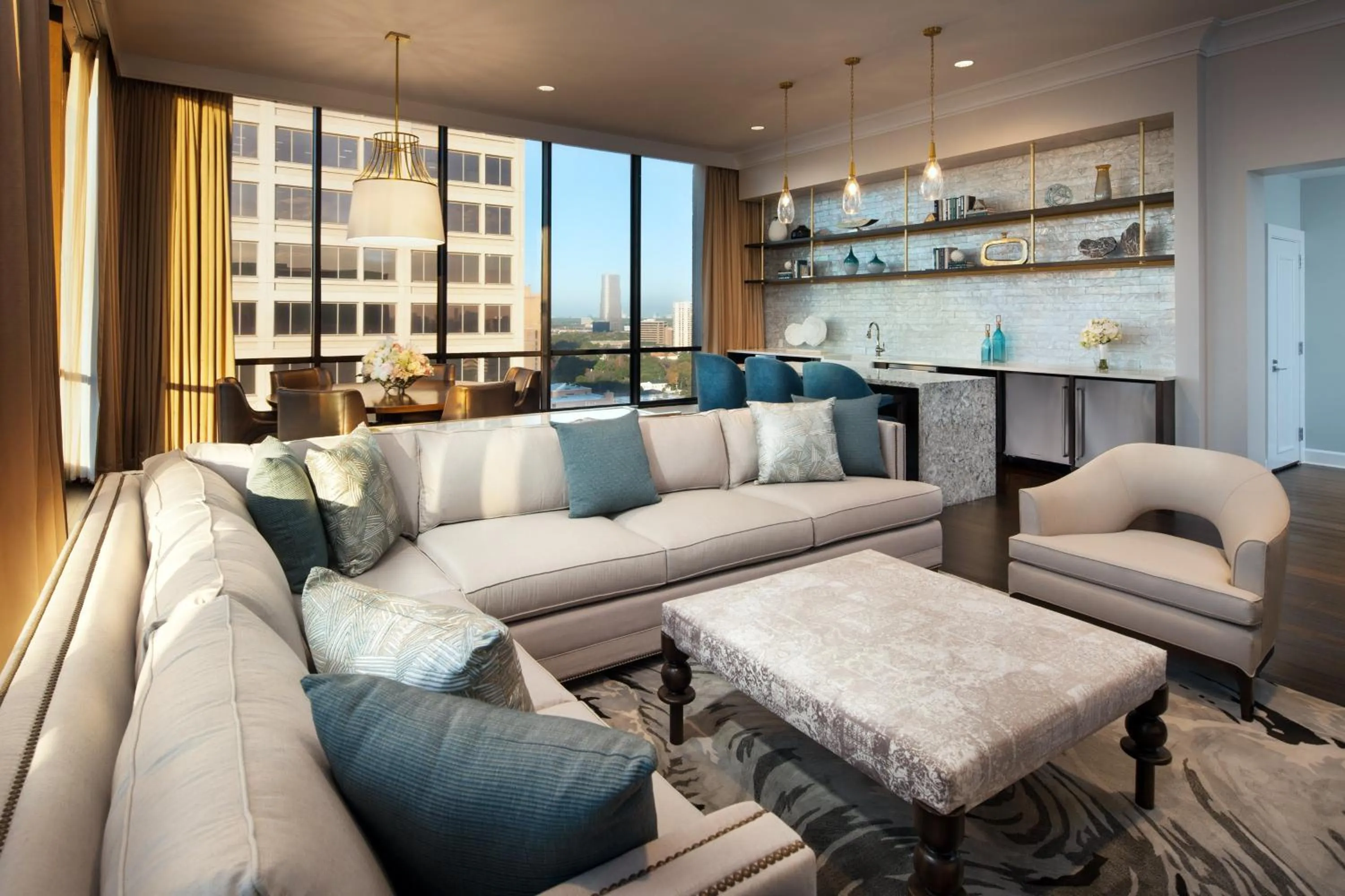 Living room in The Westin Oaks Houston at the Galleria