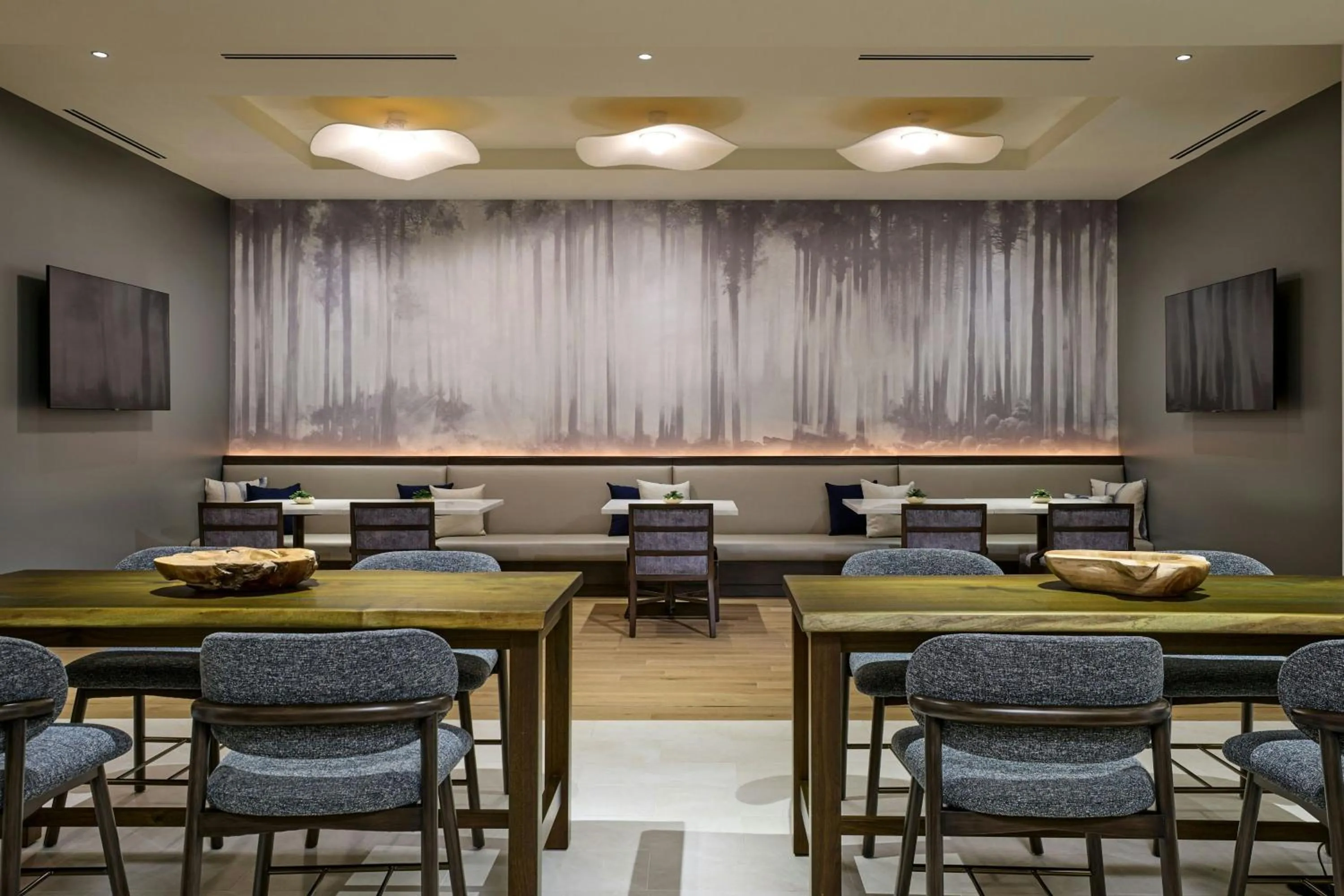 Lounge or bar in The Westin Oaks Houston at the Galleria