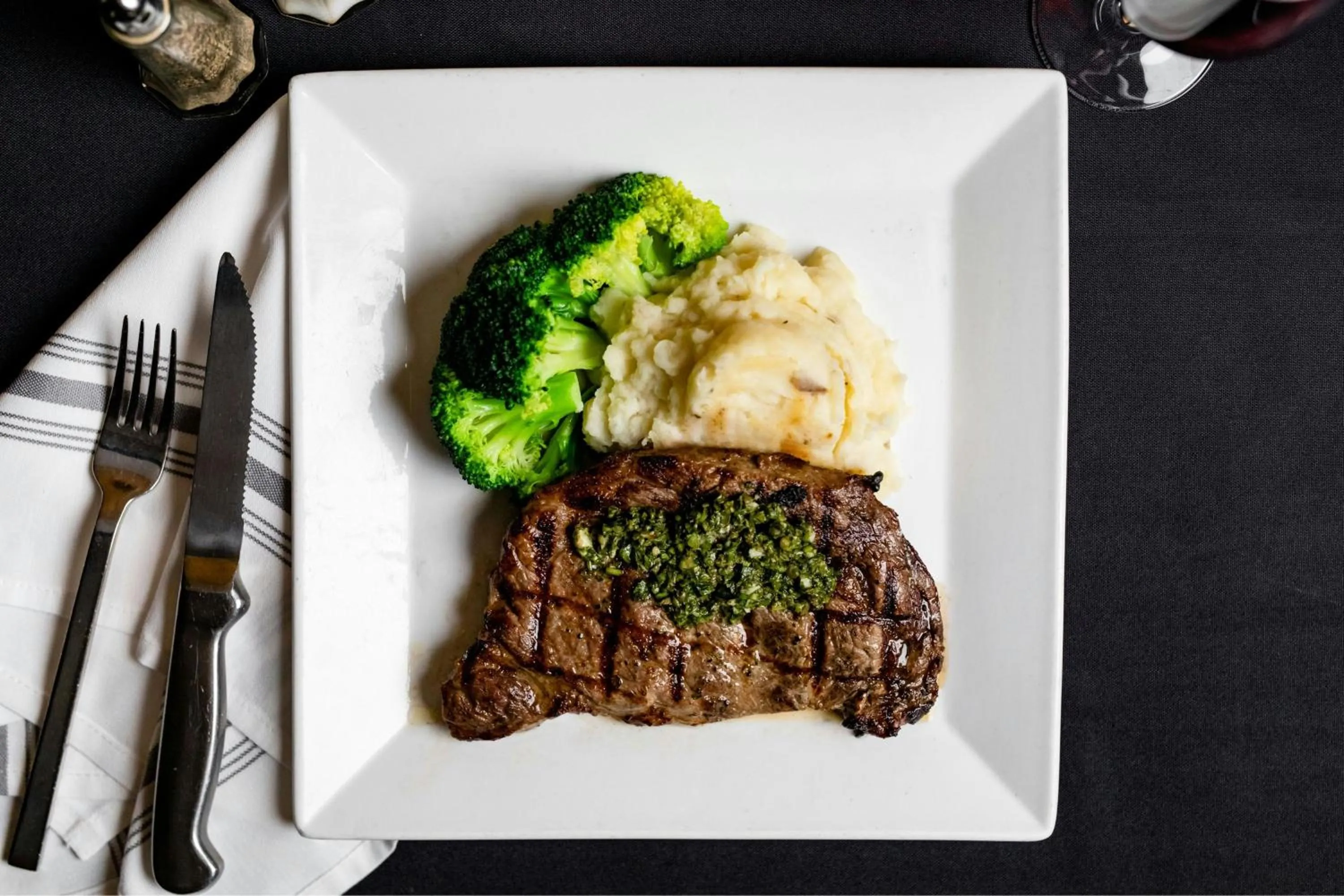 Restaurant/places to eat in The Westin Oaks Houston at the Galleria