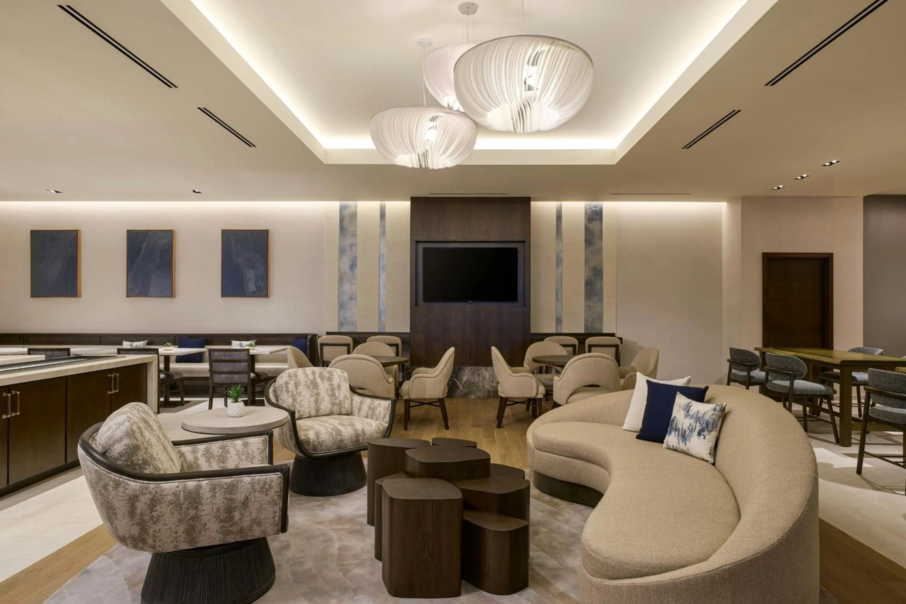 Lounge or bar in The Westin Oaks Houston at the Galleria