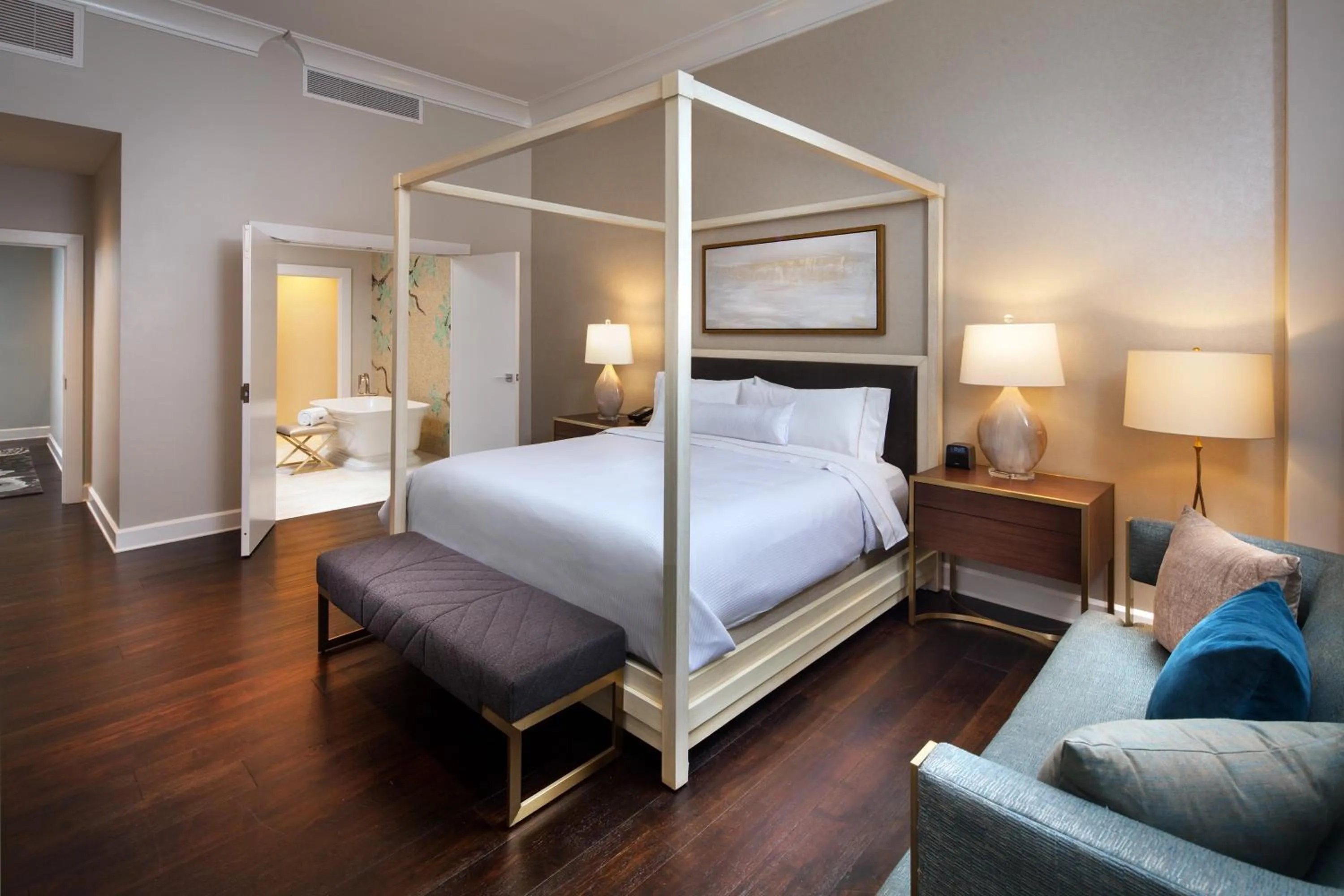 Bedroom, Bed in The Westin Oaks Houston at the Galleria