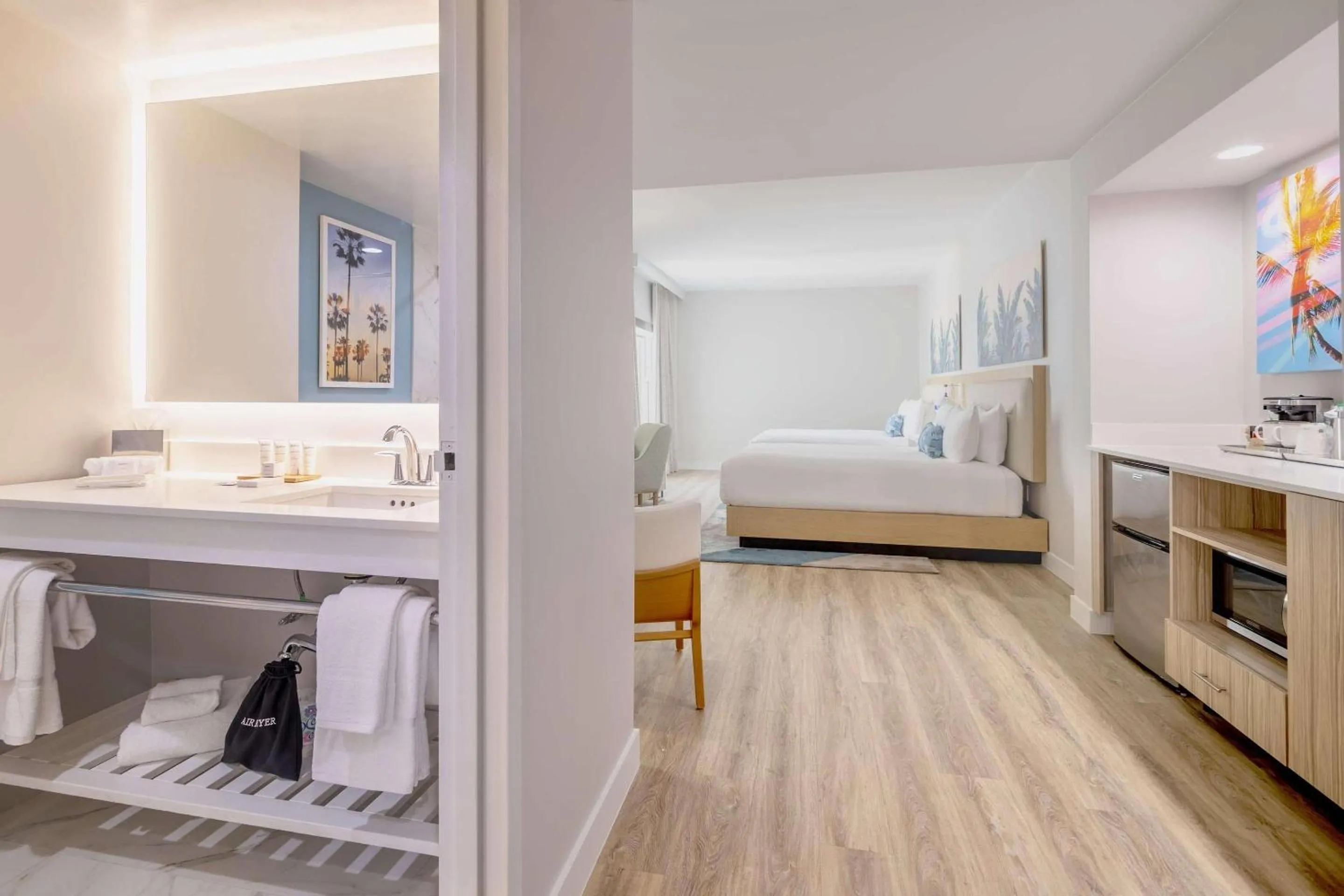 Bedroom, Bed in Radisson Resort Miami Beach