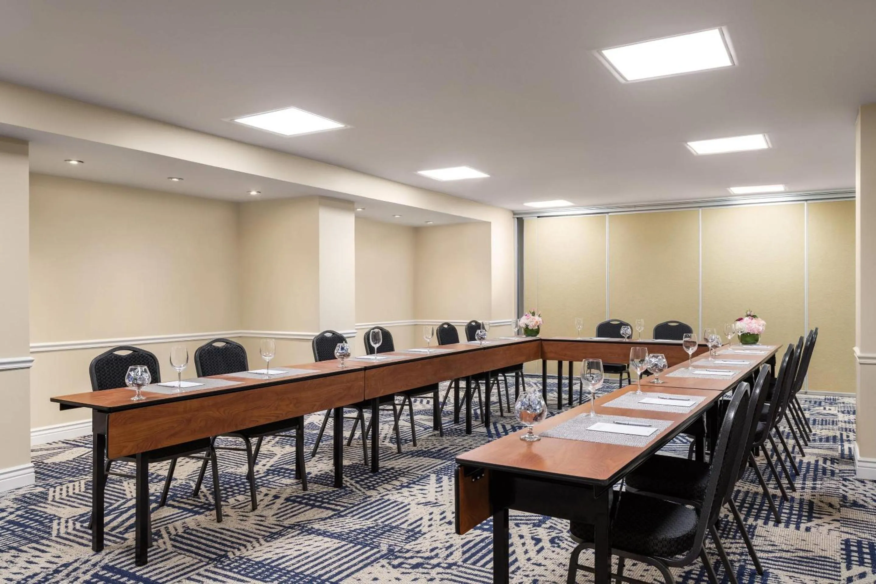 Meeting/conference room in Radisson Resort Miami Beach