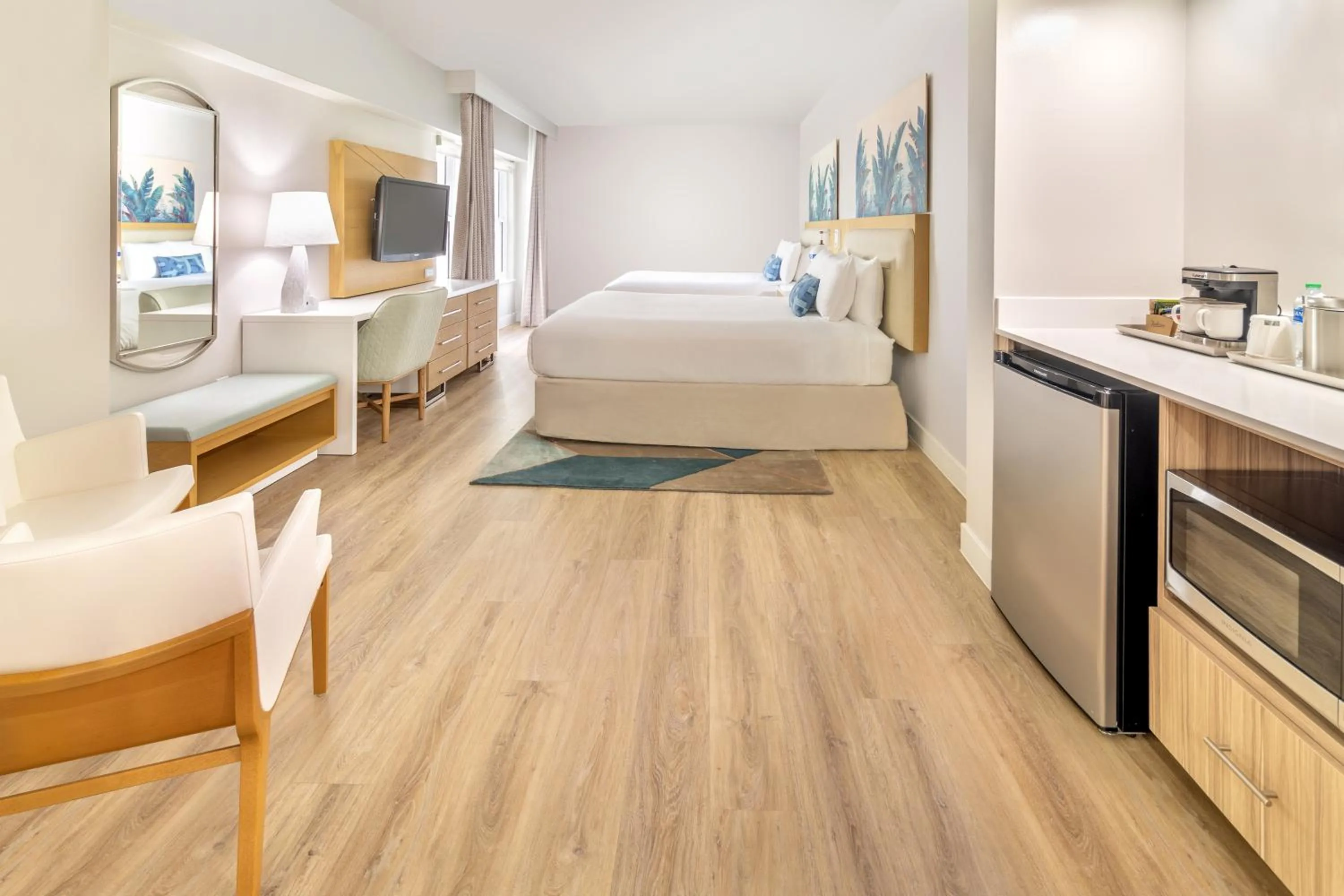 Bedroom, Bed in Radisson Resort Miami Beach