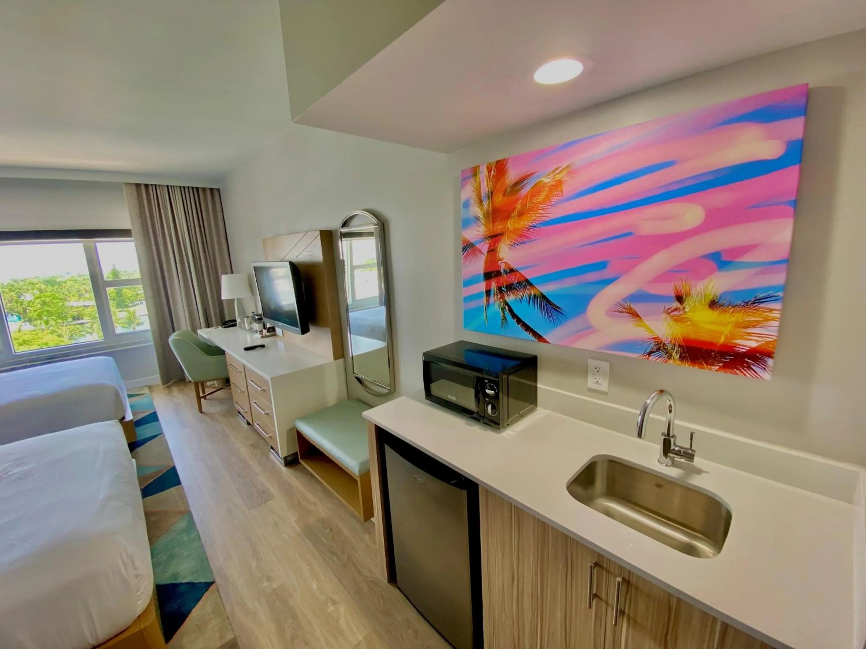 TV and multimedia, Bed in Radisson Resort Miami Beach