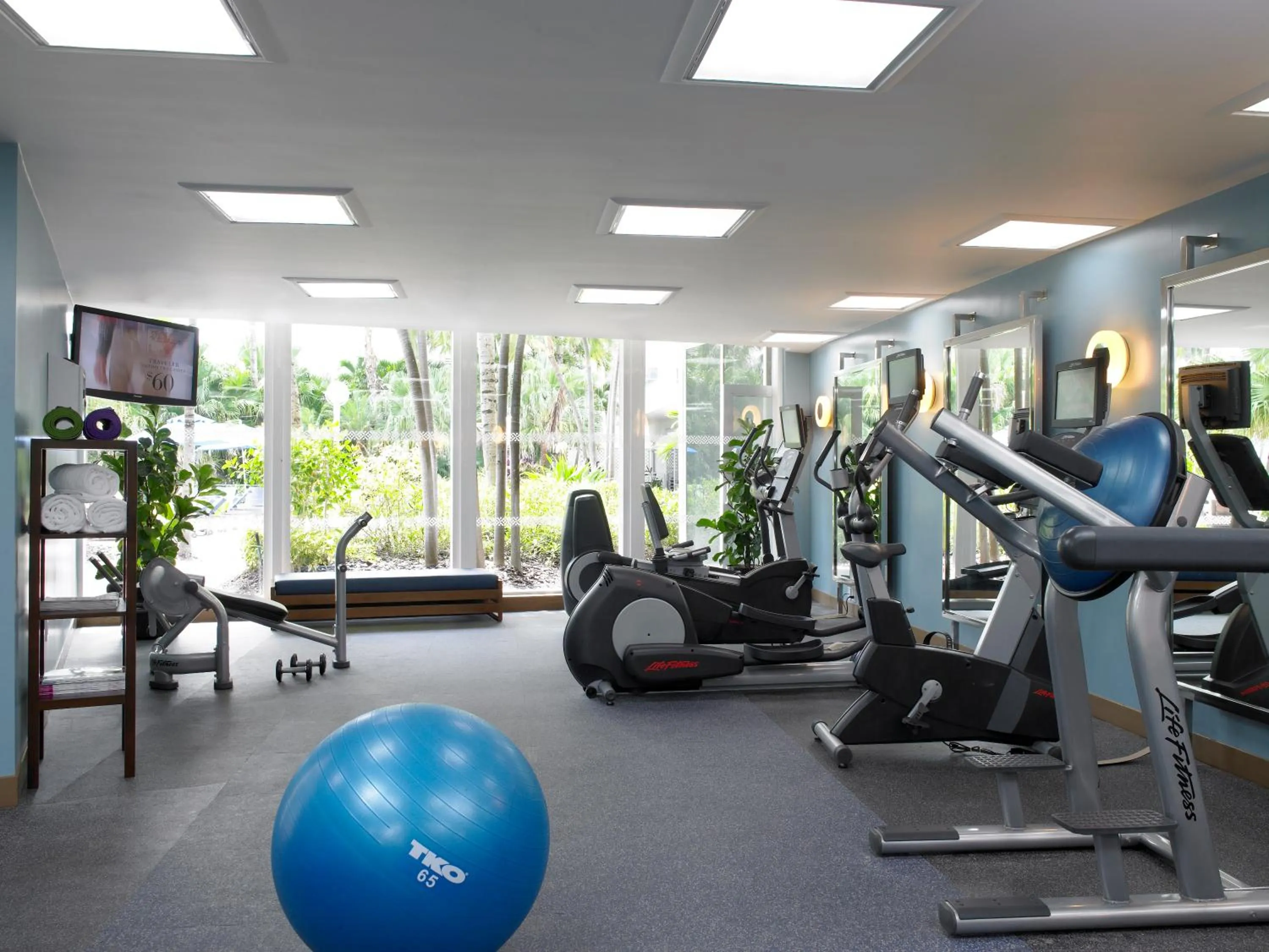 Fitness centre/facilities in Radisson Resort Miami Beach