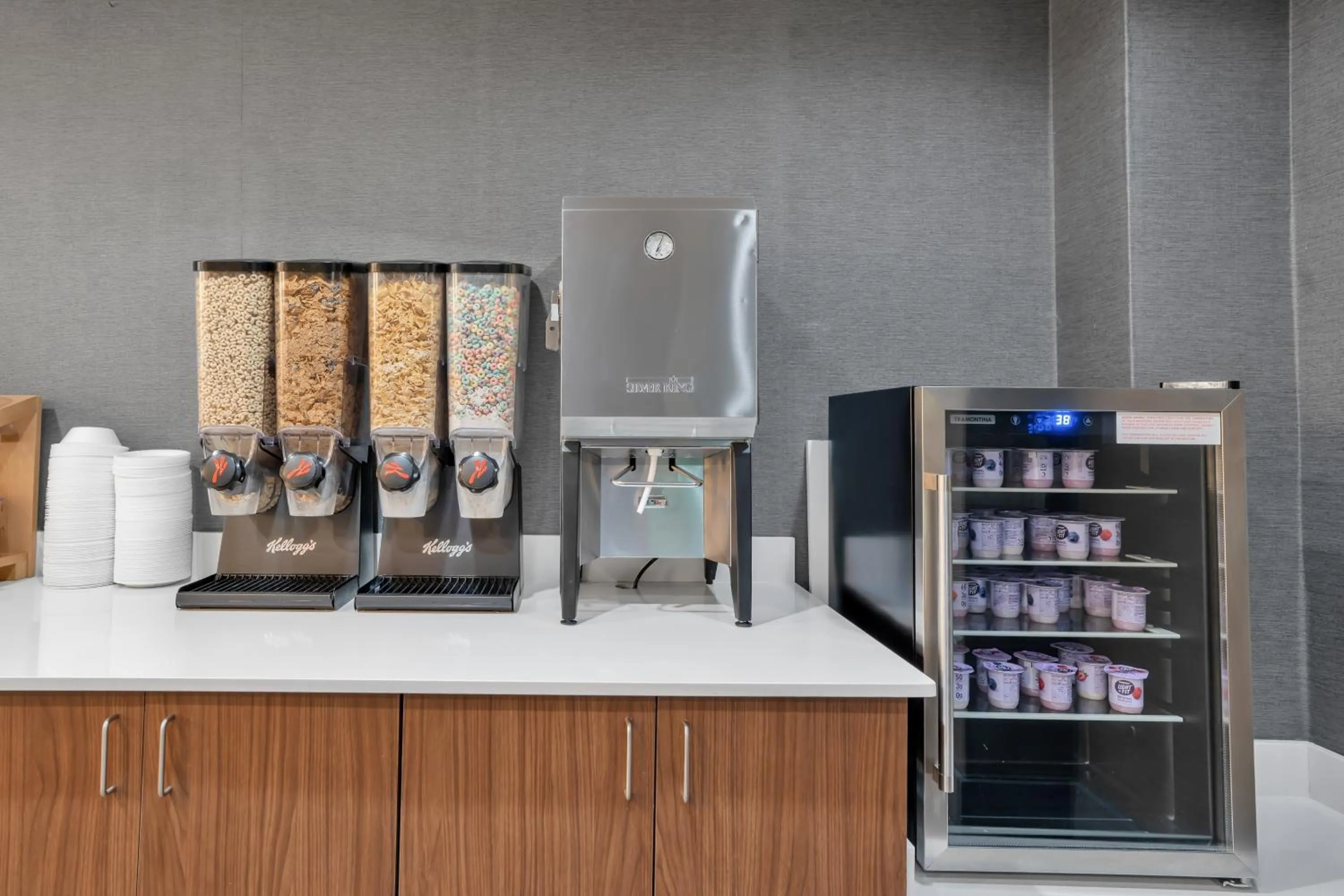 Breakfast in Alexis Inn and Suites Hotel