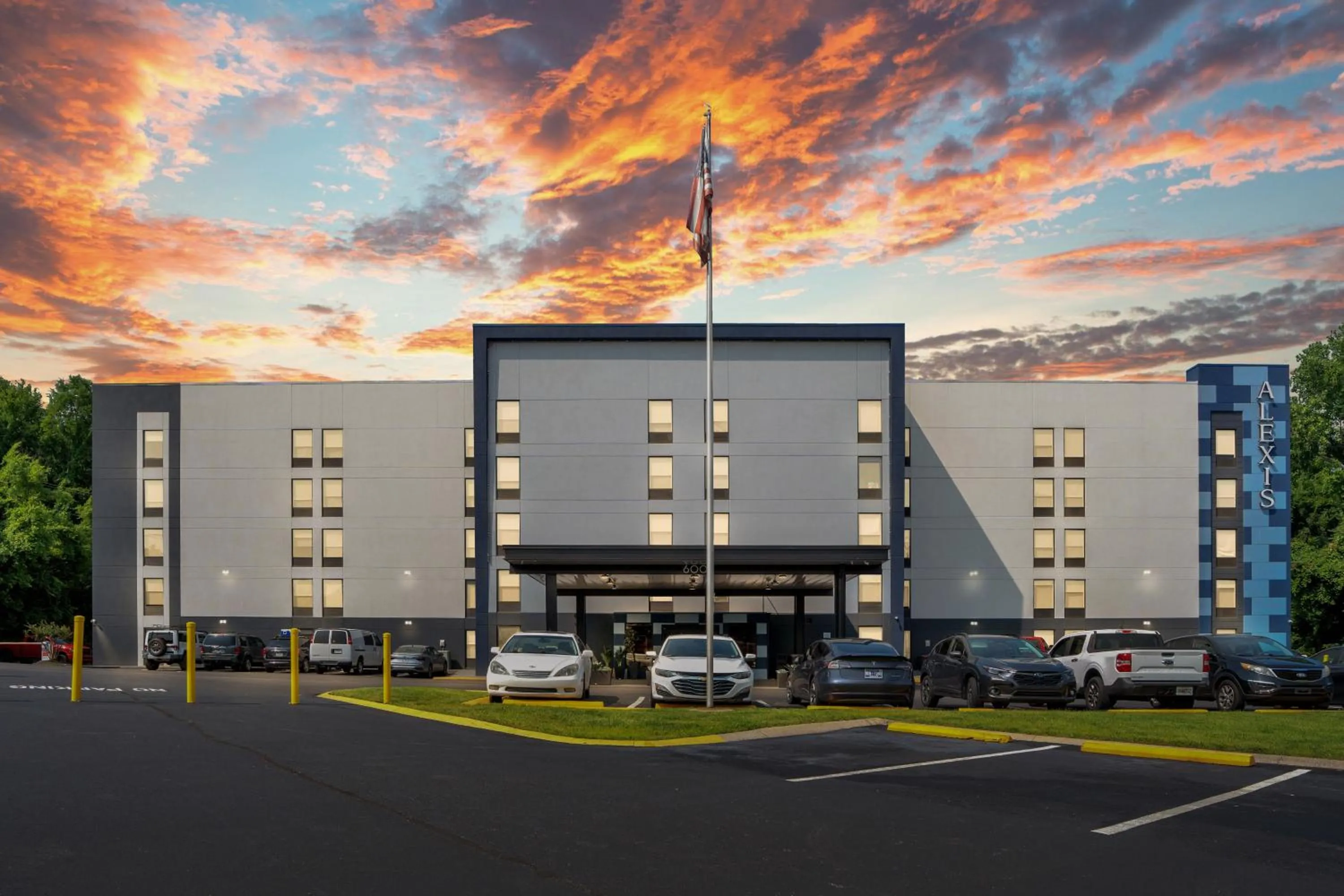 Property building in Alexis Inn and Suites Hotel