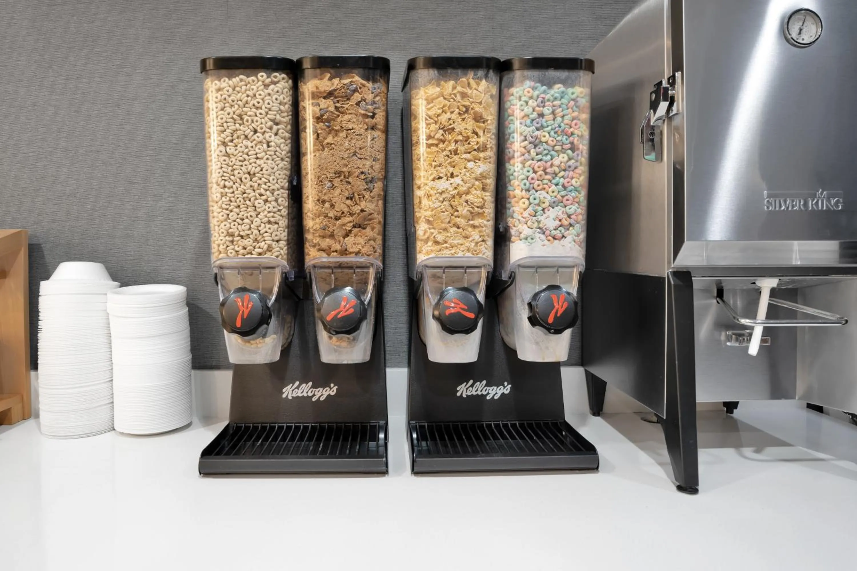 Breakfast in Alexis Inn and Suites Hotel