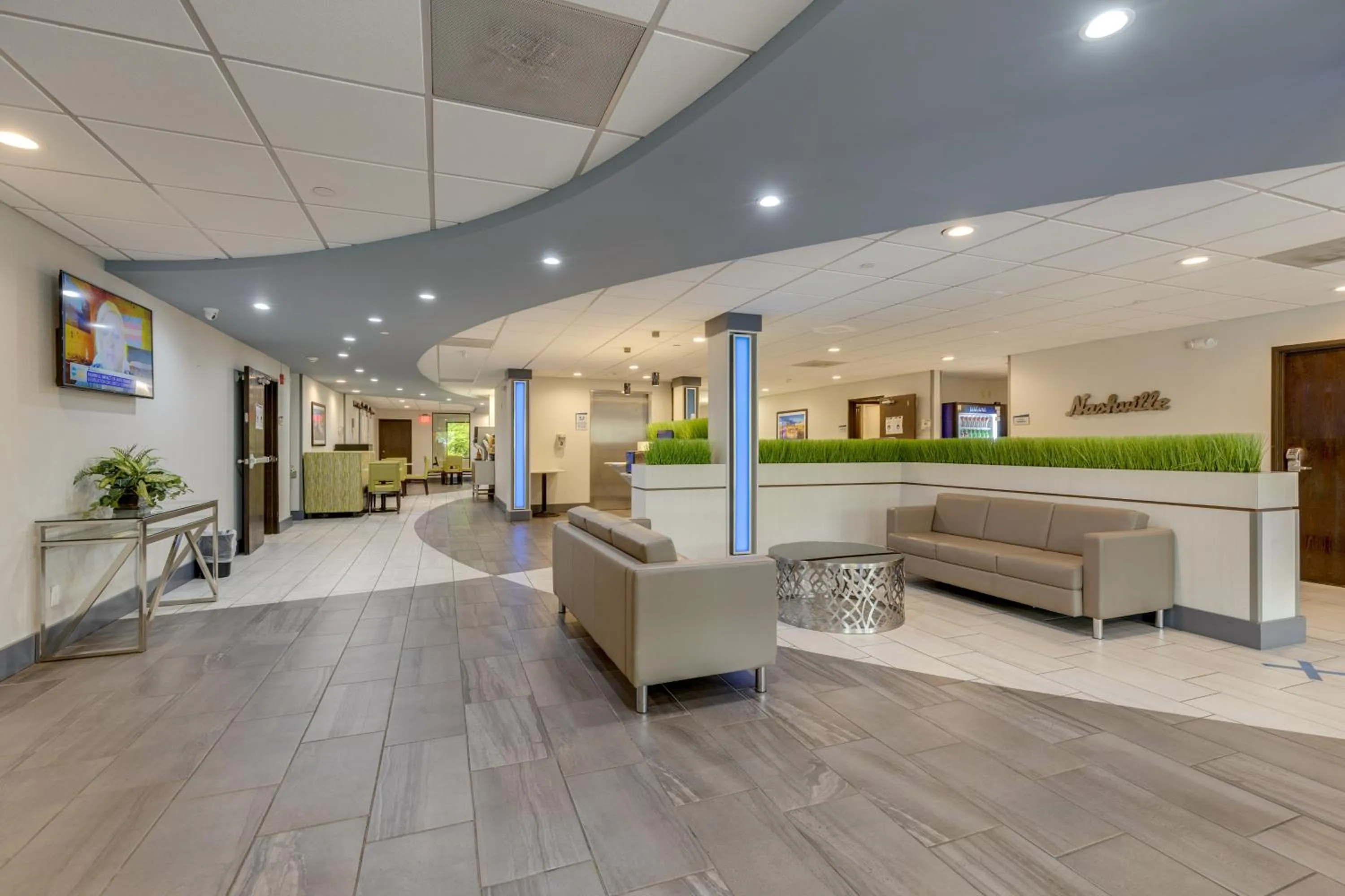 TV and multimedia in Alexis Inn and Suites Hotel