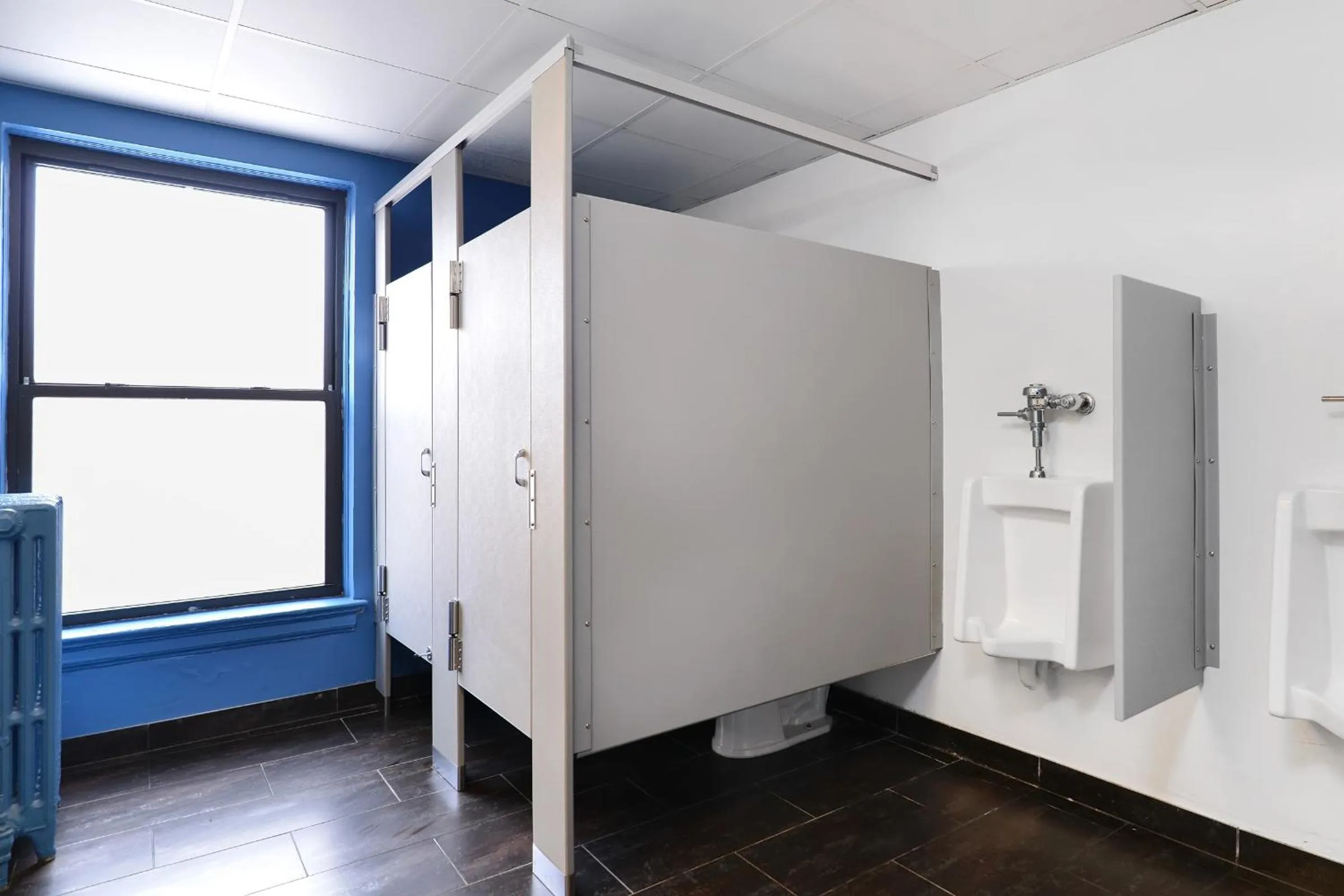 Bathroom in Chicago Getaway Hostel