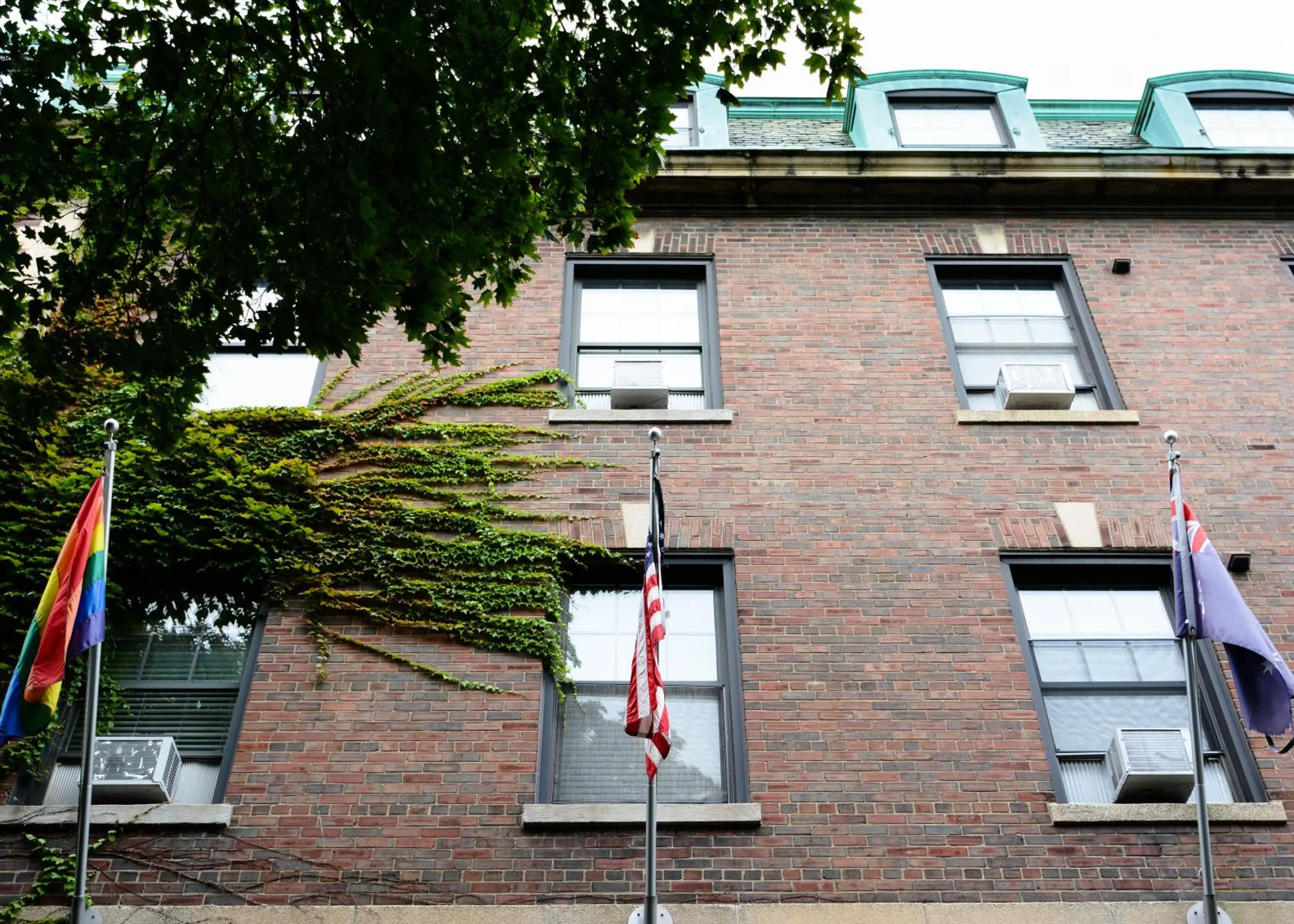 Property building in Chicago Getaway Hostel