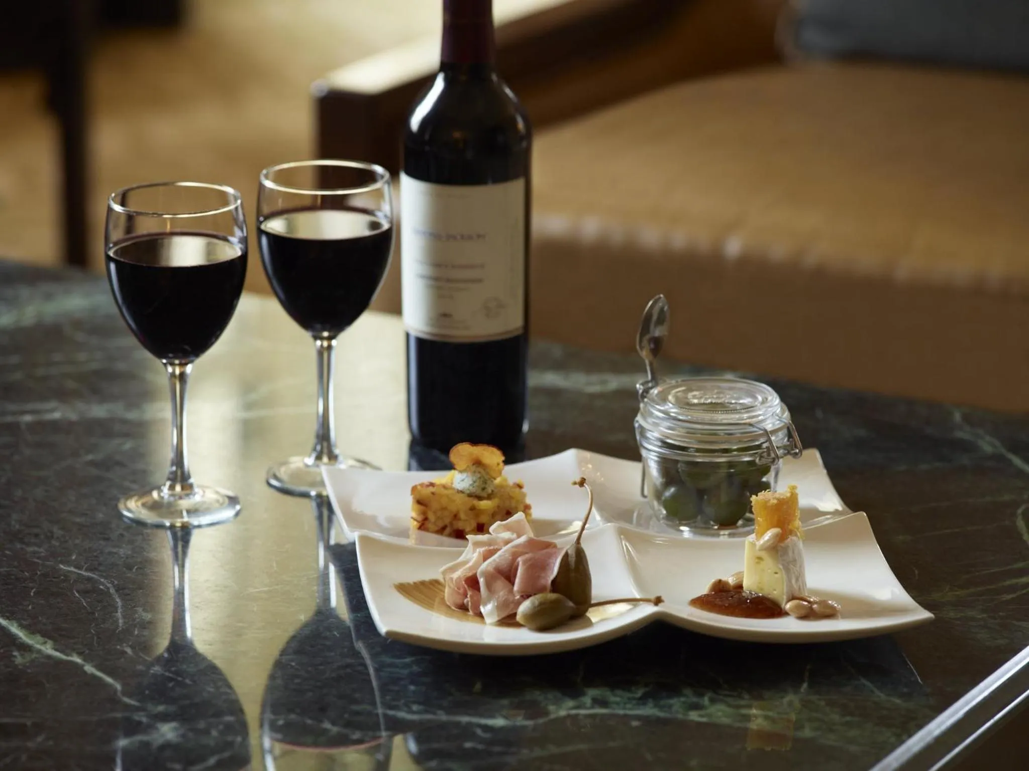 Photo of the whole room in Omni San Francisco