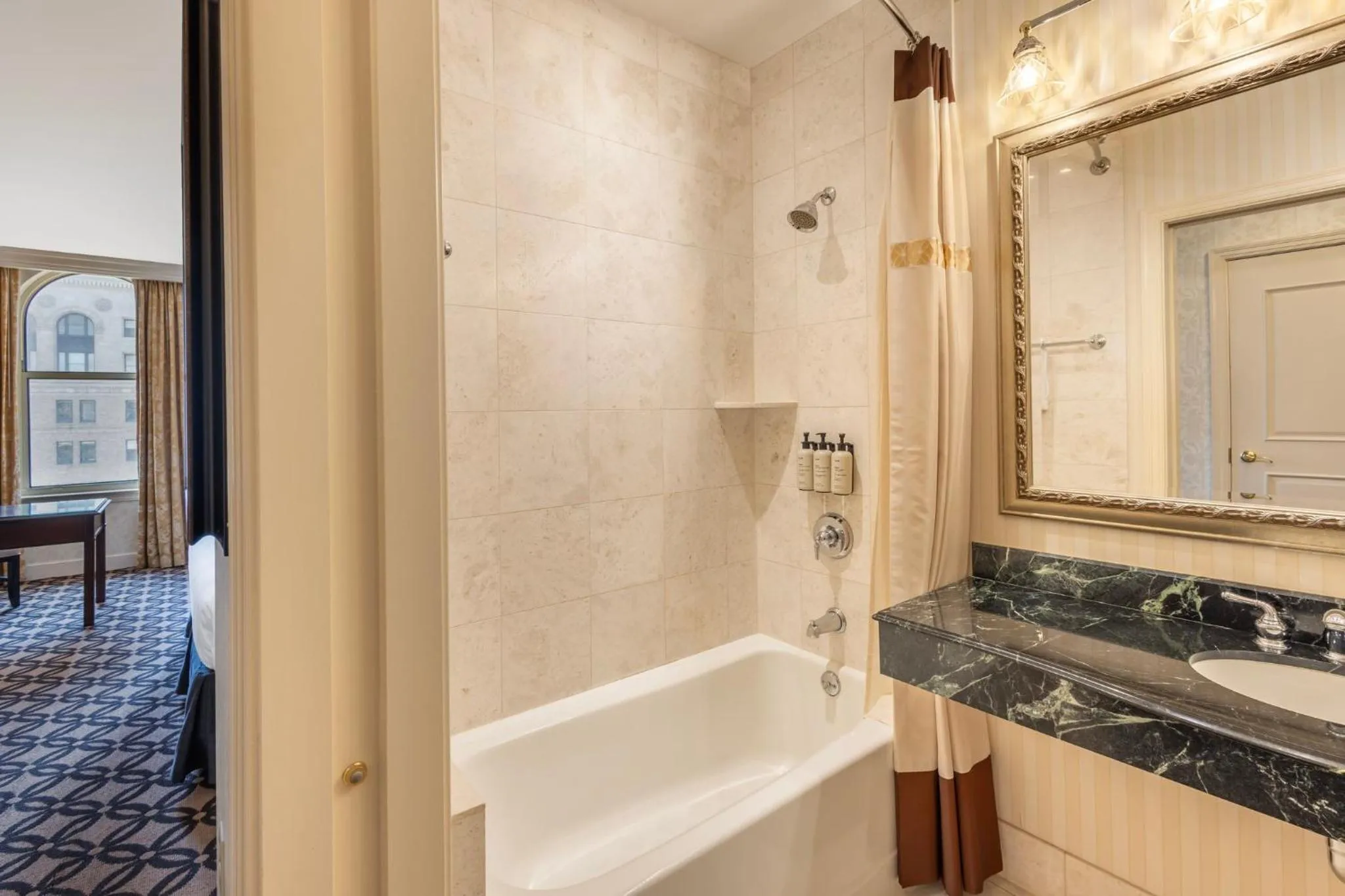 Bathroom in Omni San Francisco