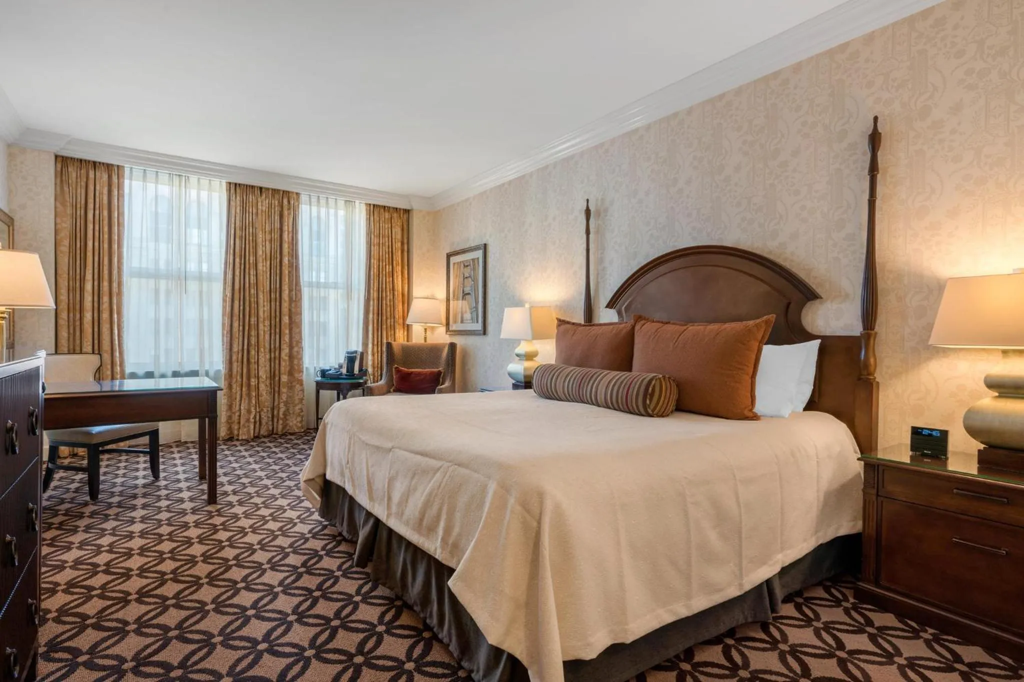 Photo of the whole room, Bed in Omni San Francisco