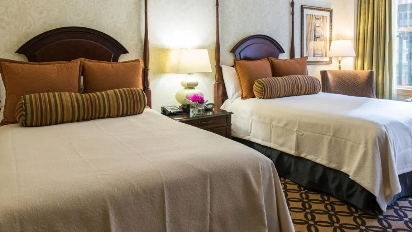 Photo of the whole room, Bed in Omni San Francisco