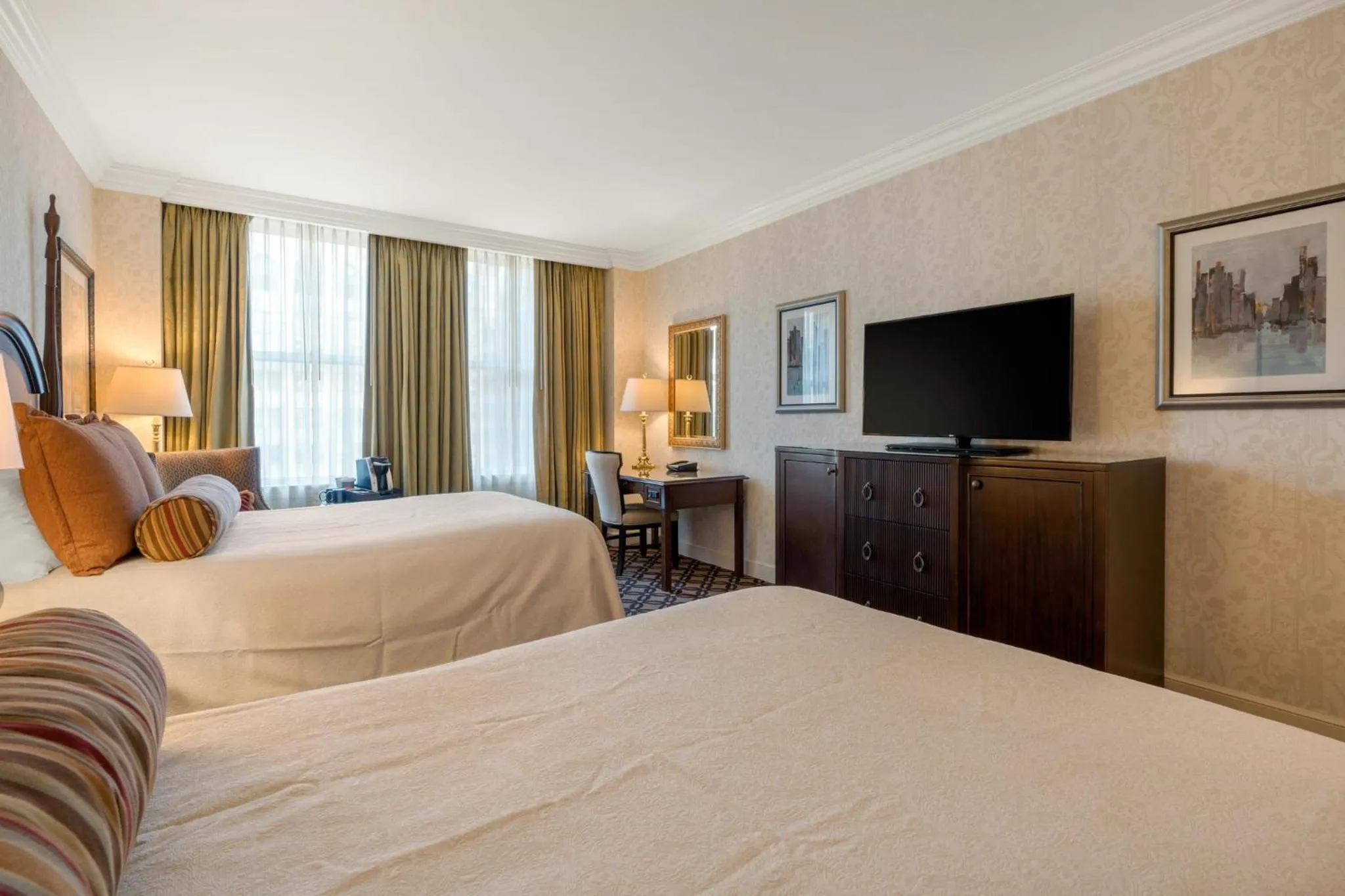 Photo of the whole room, Bed in Omni San Francisco