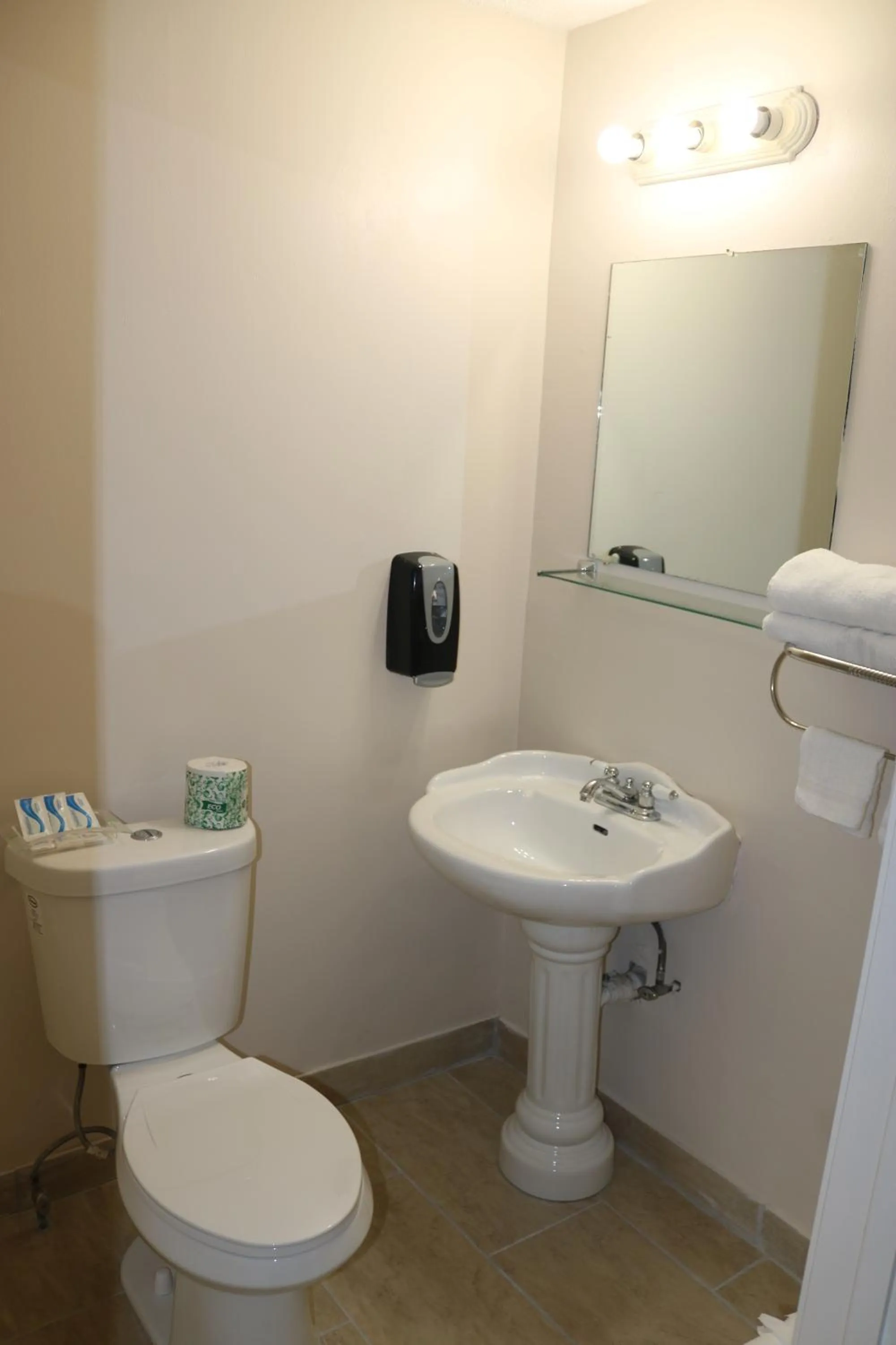 Bathroom in Woodland Inn