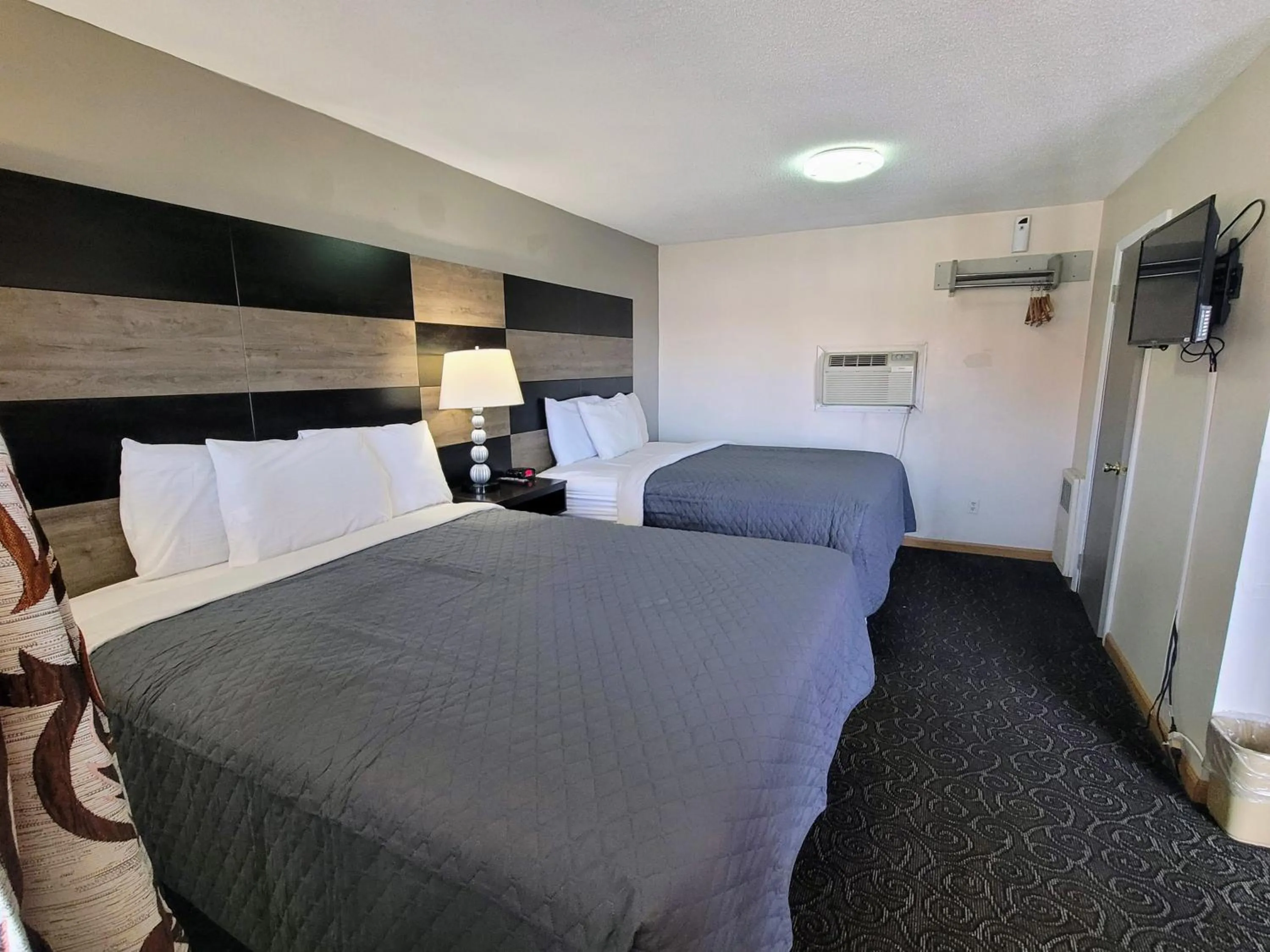 Photo of the whole room in Woodland Inn