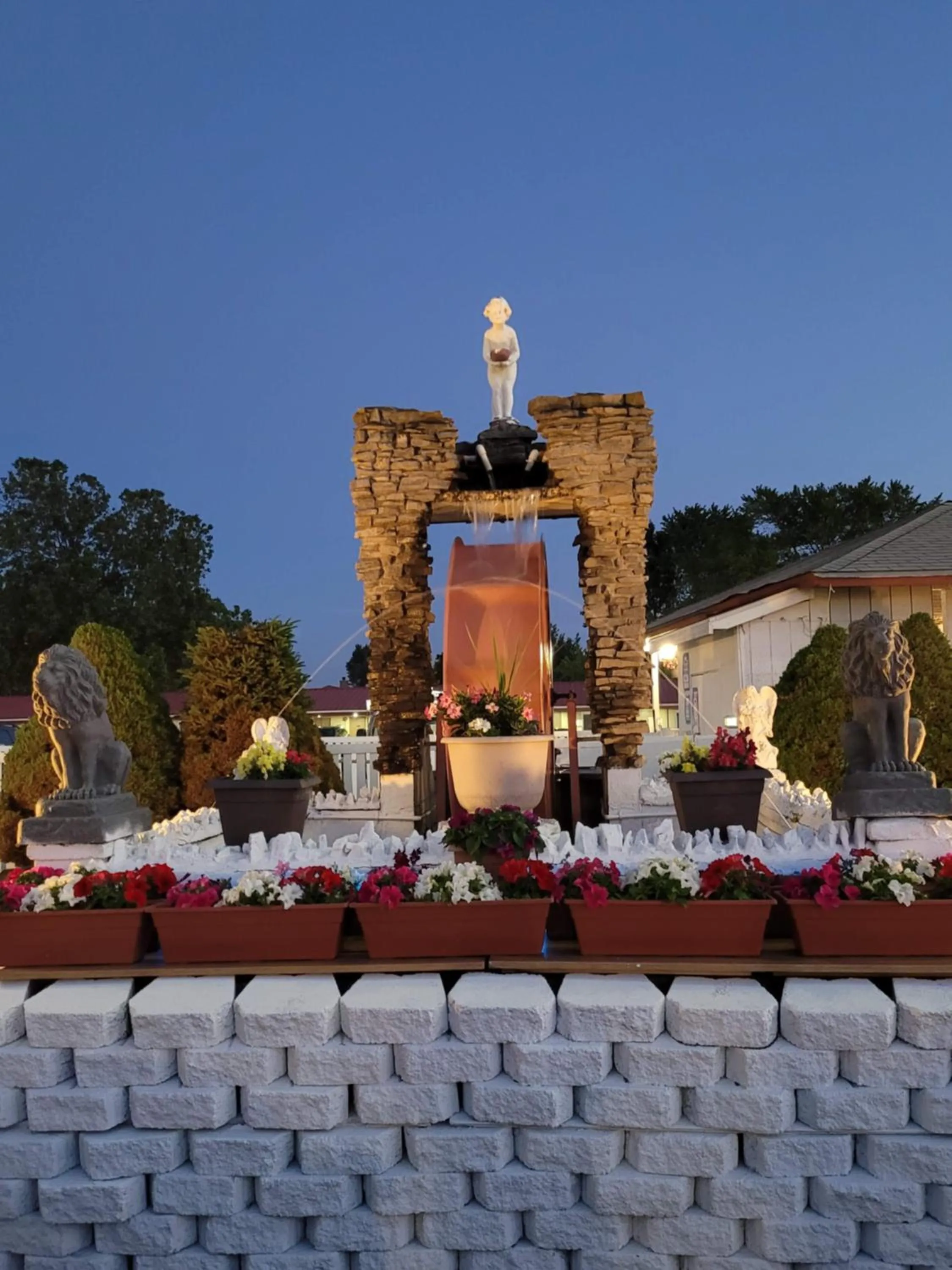 Property building in Woodland Inn