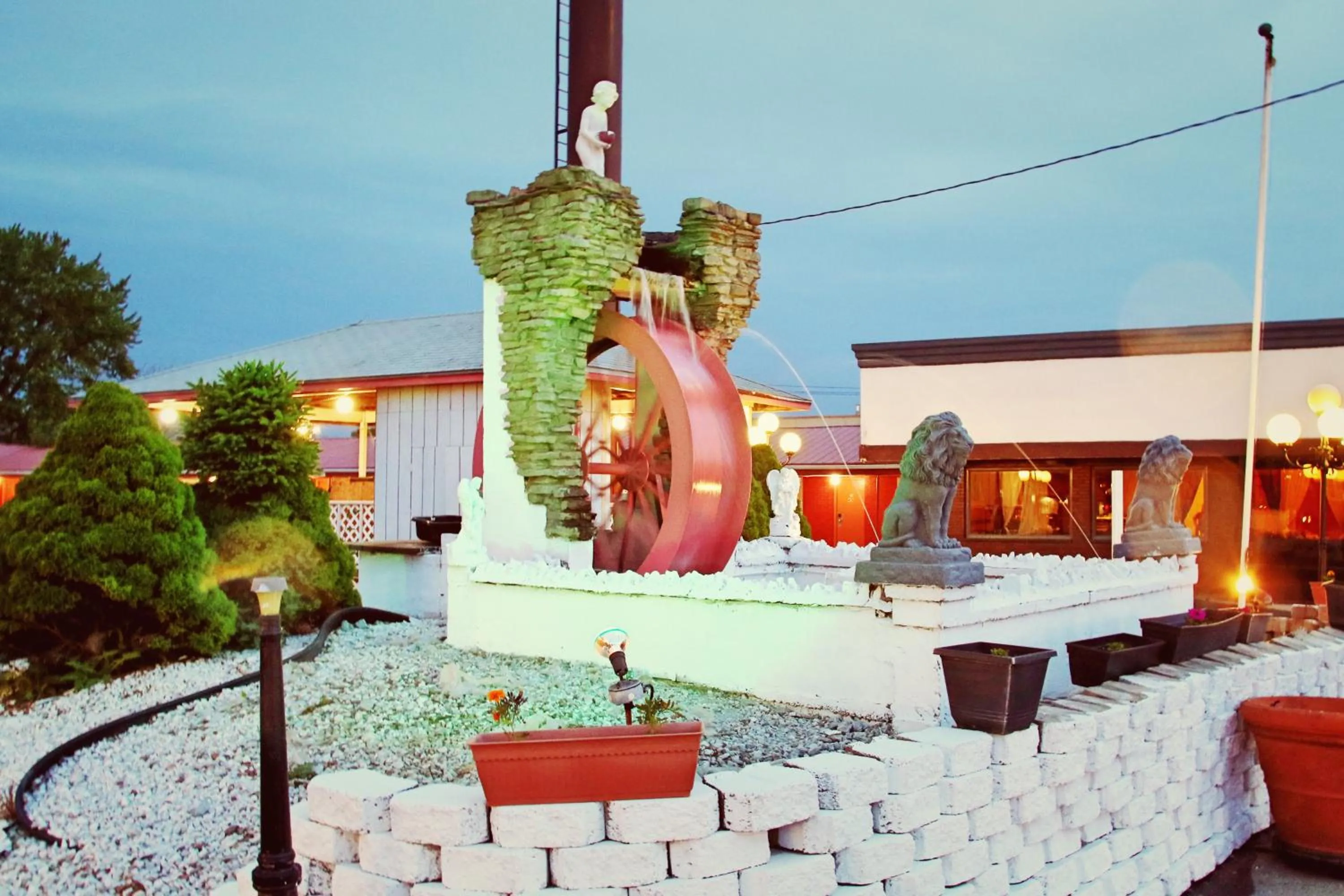 Facade/entrance in Woodland Inn