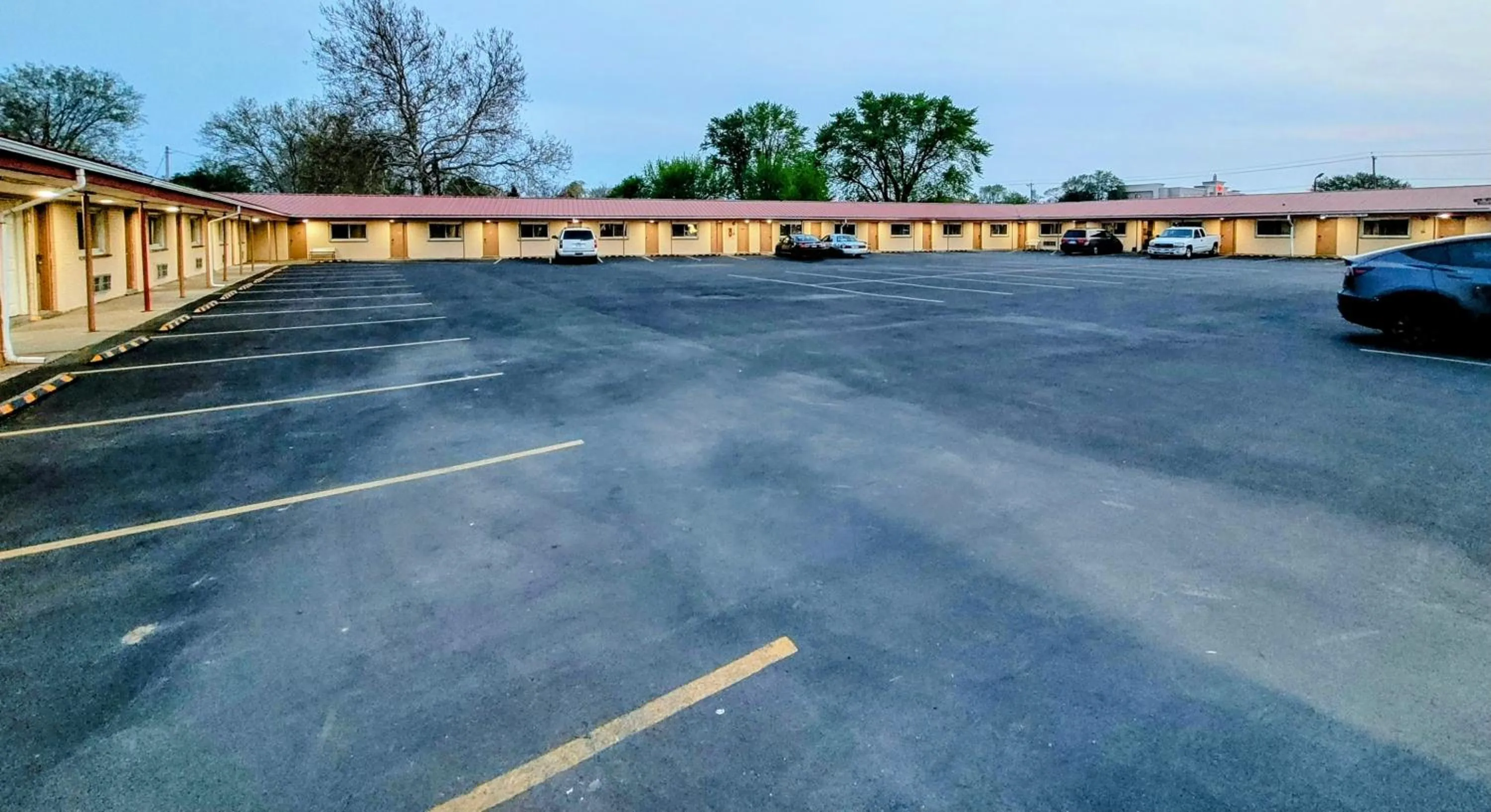 Parking in Woodland Inn