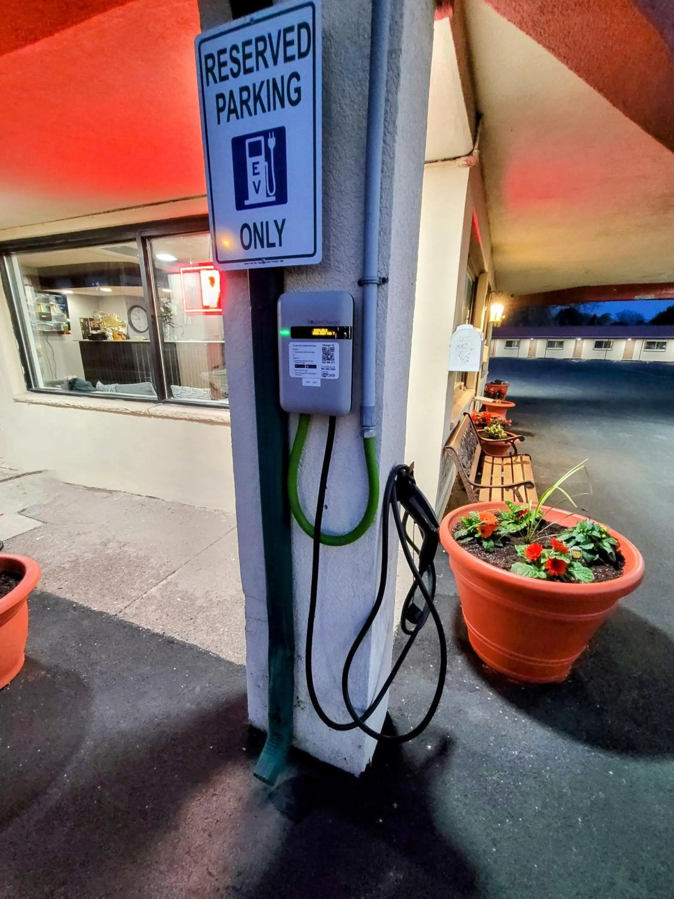 Parking in Woodland Inn