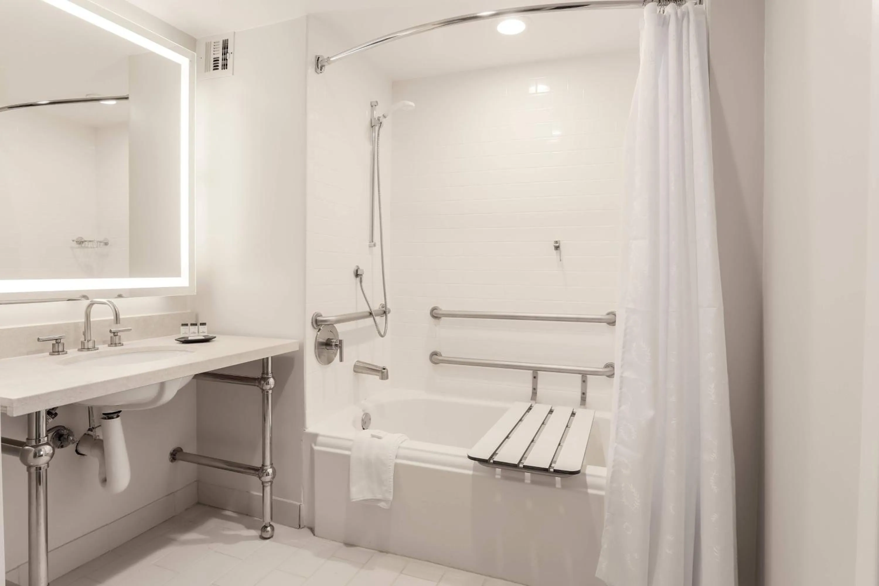 Bathroom in Sheraton Suites Market Center Dallas