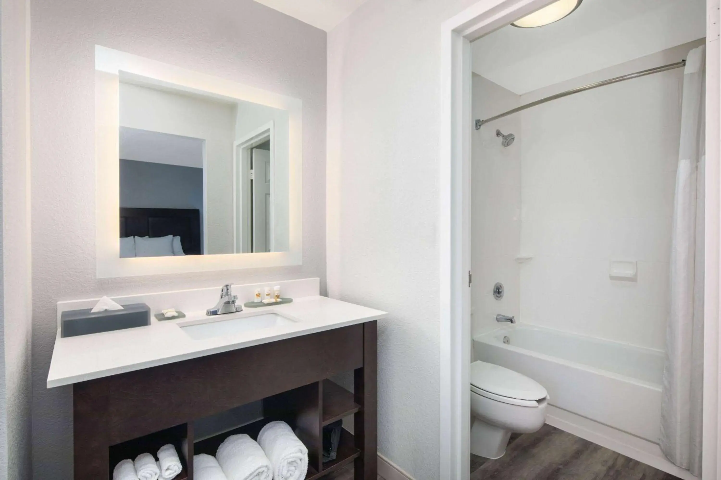 Executive King Room in La Quinta by Wyndham Atlanta Airport South Executive King Room in La Quinta by Wyndham Atlanta Airport South