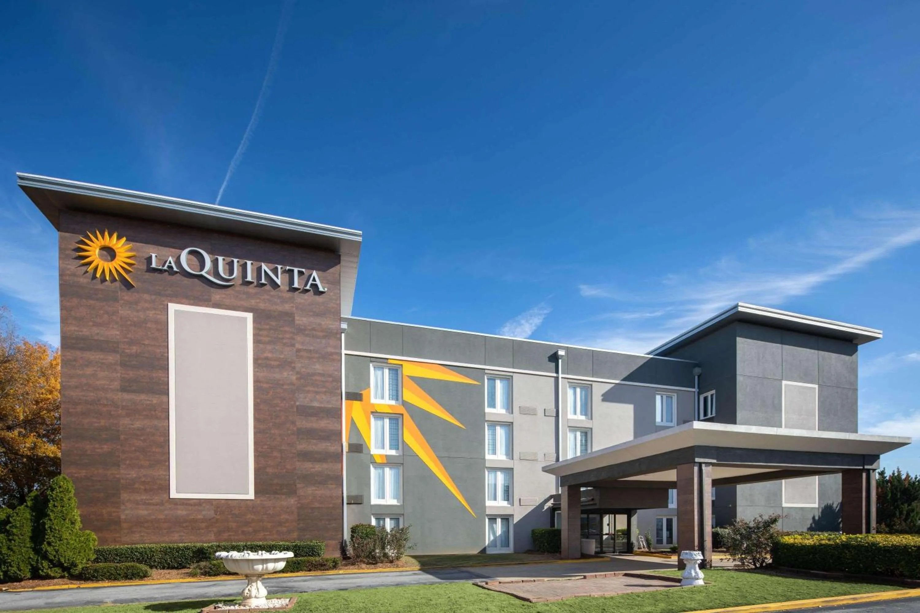 Property building in La Quinta by Wyndham Atlanta Airport South