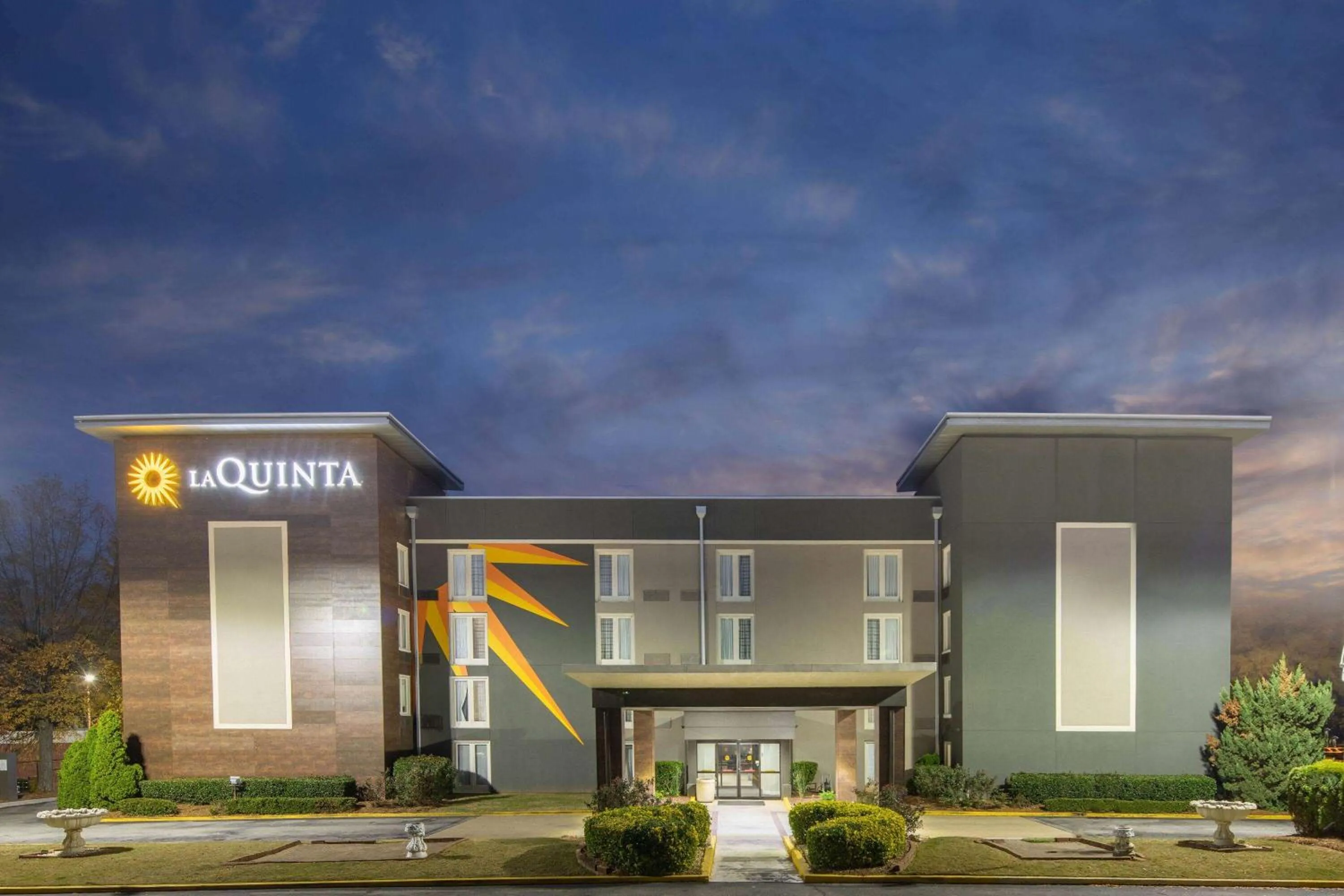 Property building in La Quinta by Wyndham Atlanta Airport South