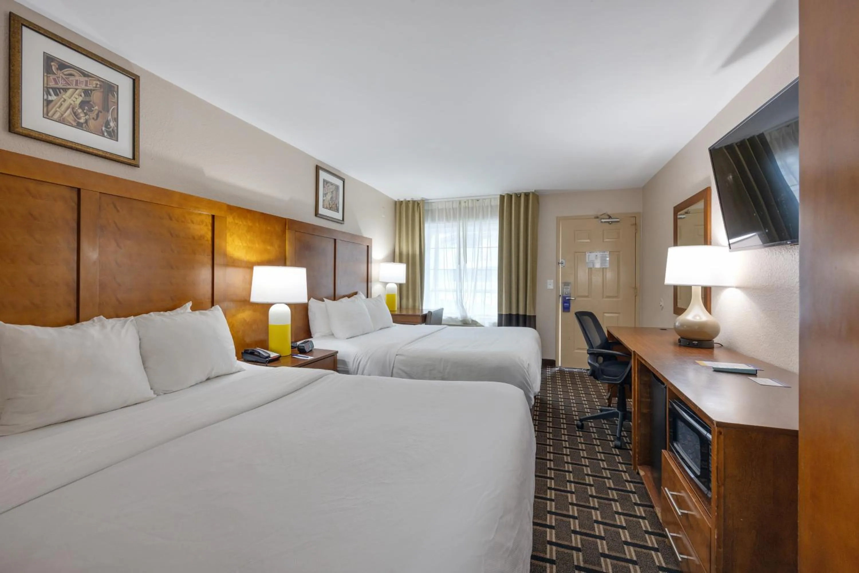Bedroom, Bed in Comfort Inn Downtown Nashville - Music City Center