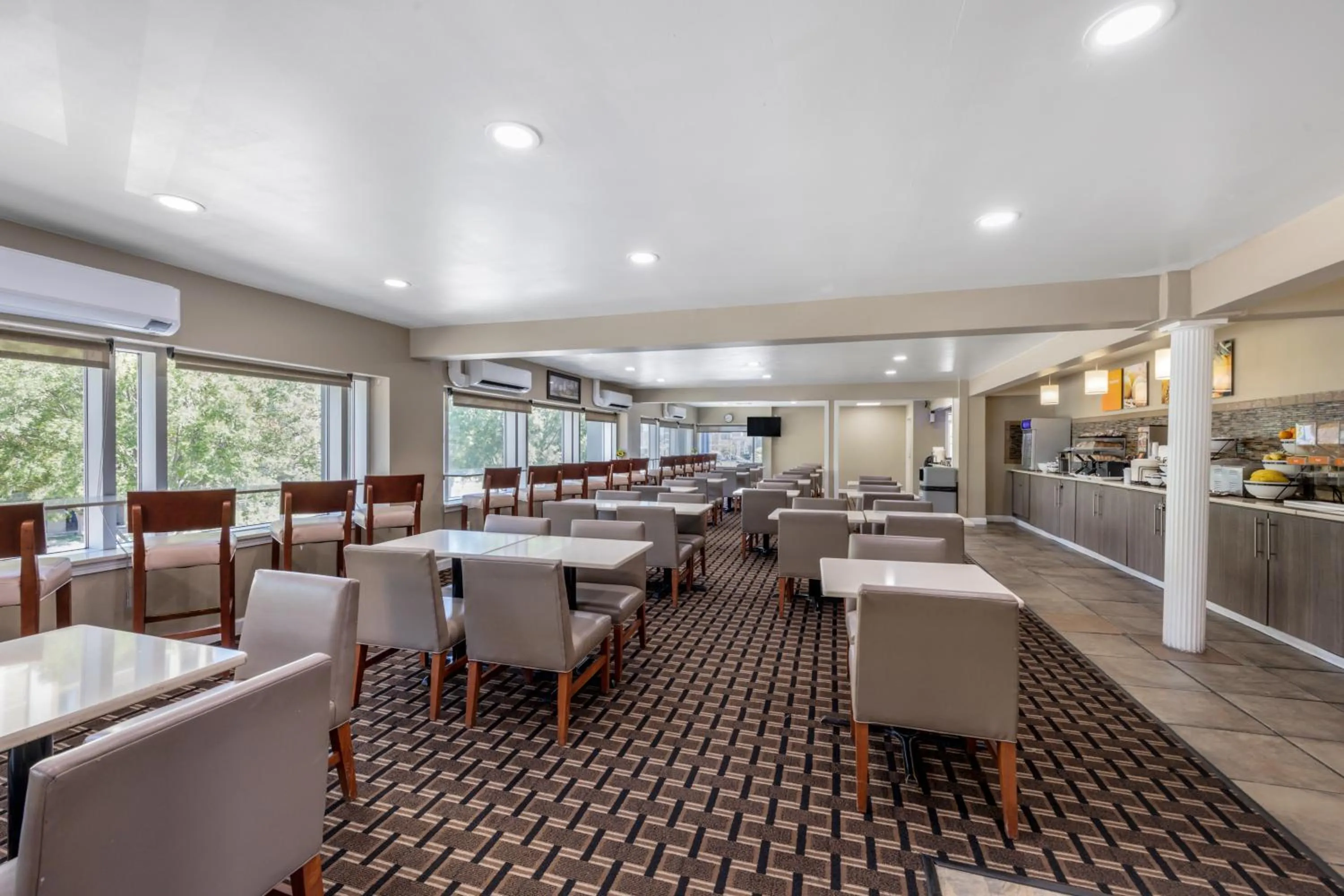 Kitchen or kitchenette in Comfort Inn Downtown Nashville - Music City Center