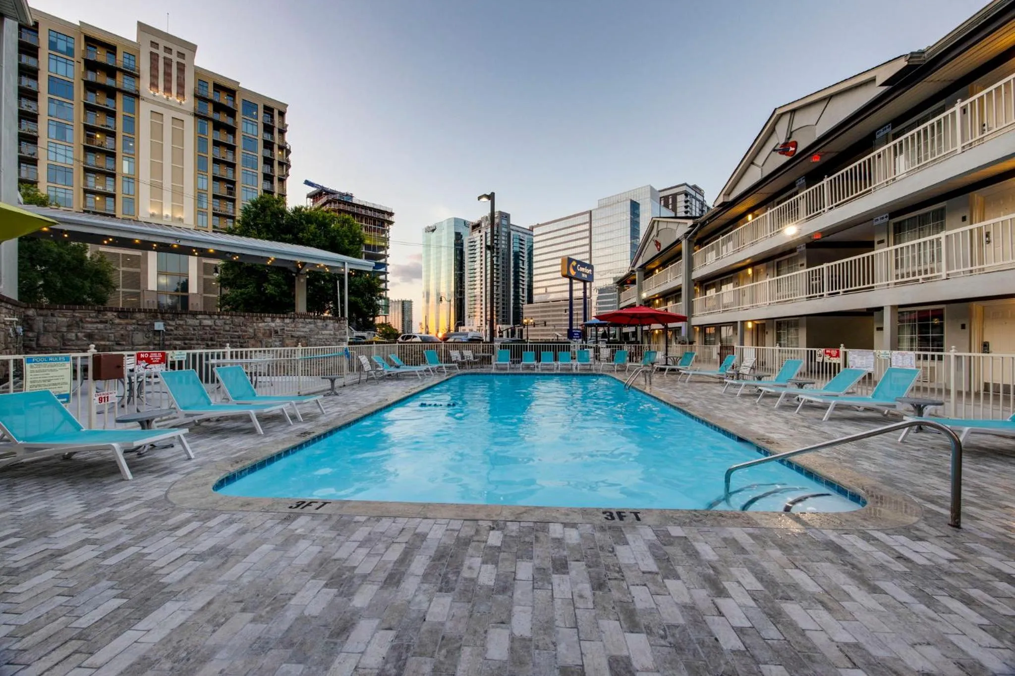 Swimming pool in Comfort Inn Downtown Nashville - Music City Center
