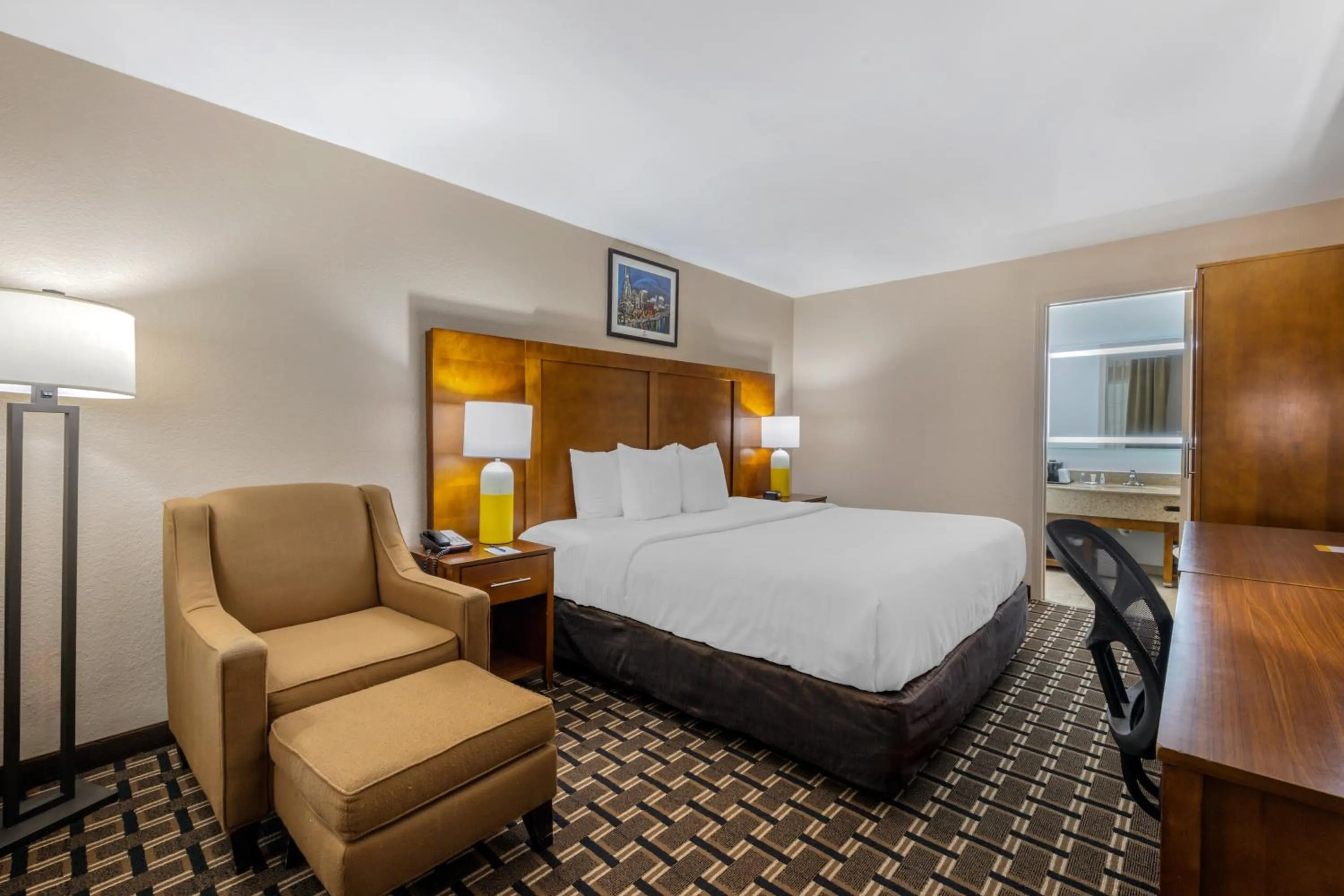 Bedroom, Bed in Comfort Inn Downtown Nashville - Music City Center