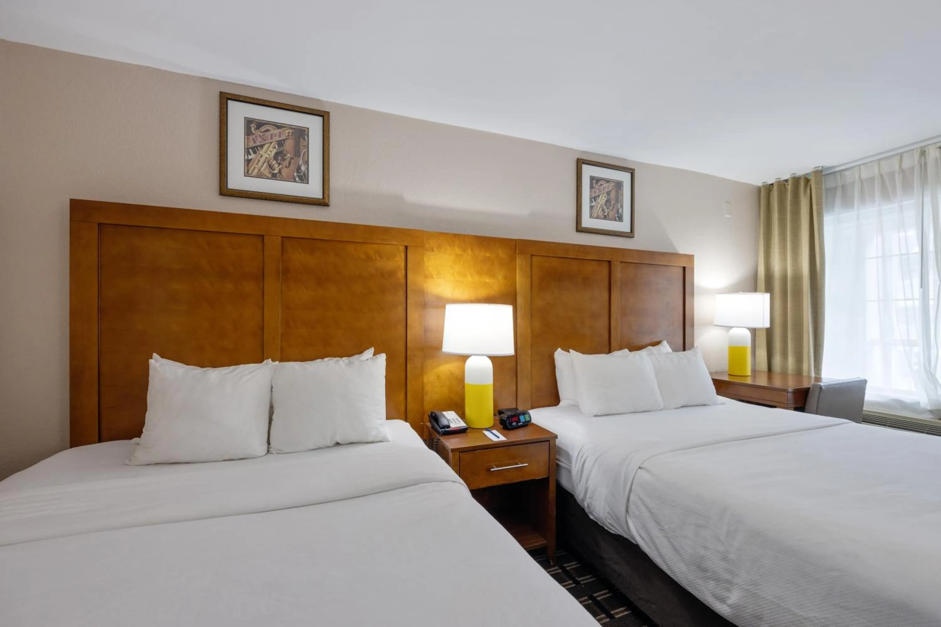 Bedroom, Bed in Comfort Inn Downtown Nashville - Music City Center