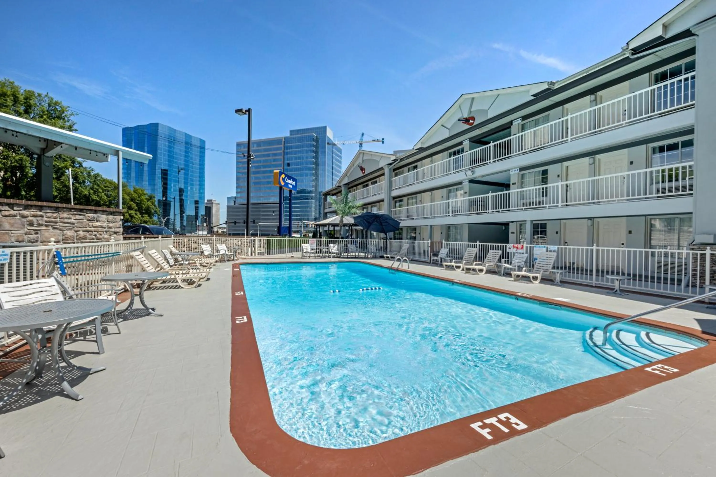 Swimming pool in Comfort Inn Downtown Nashville - Music City Center
