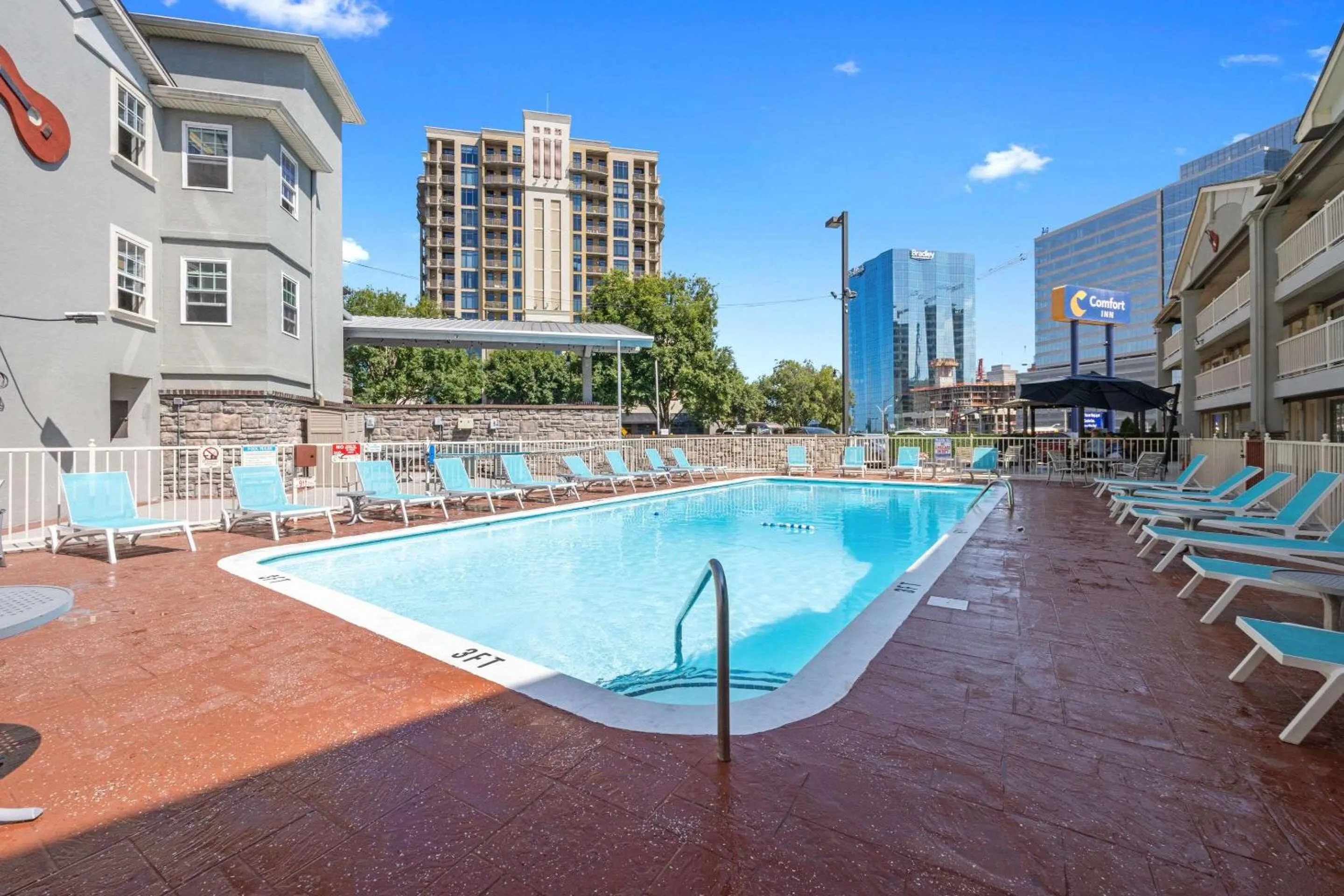 Swimming pool in Comfort Inn Downtown Nashville - Music City Center