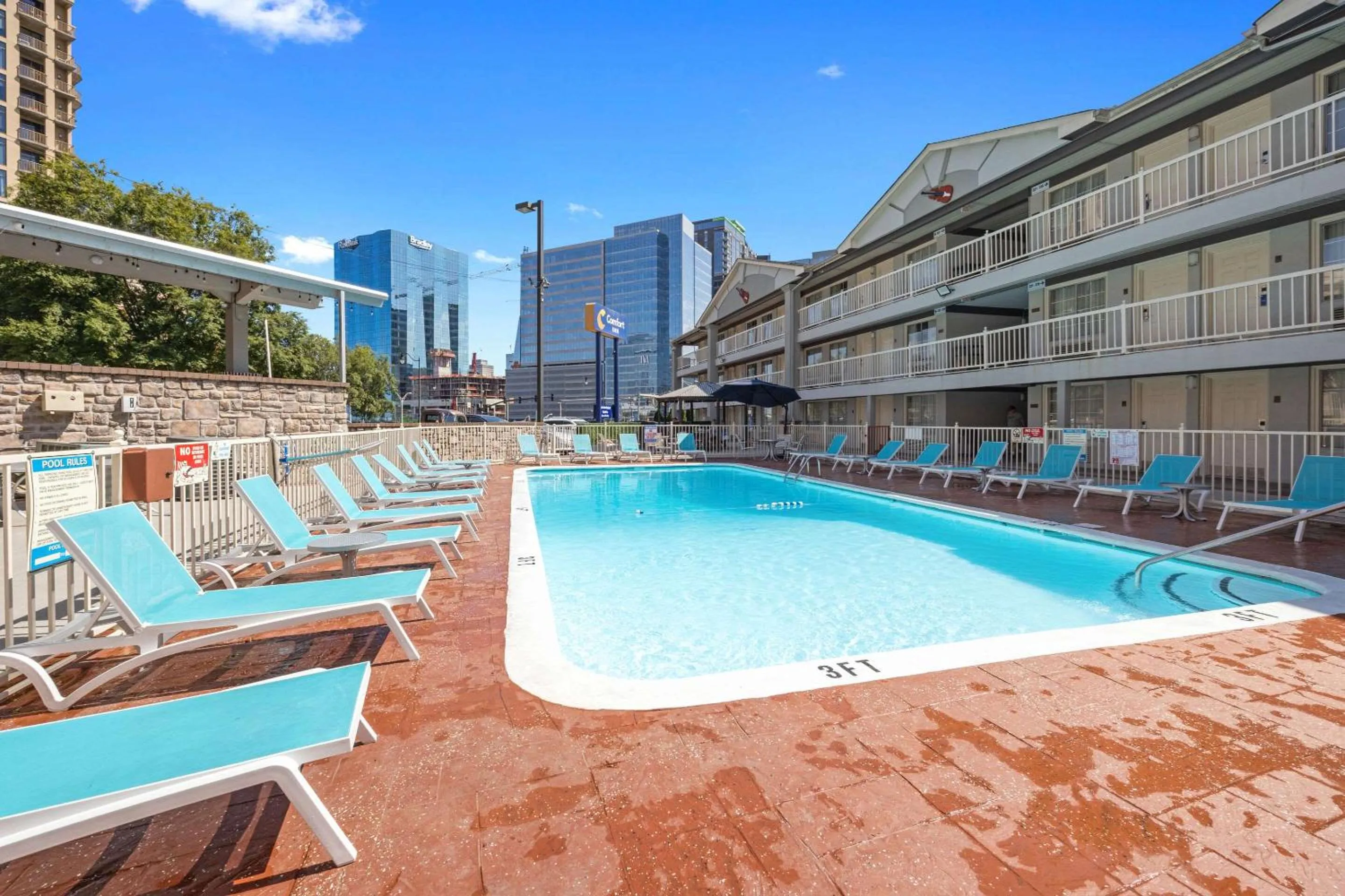 Swimming pool in Comfort Inn Downtown Nashville - Music City Center