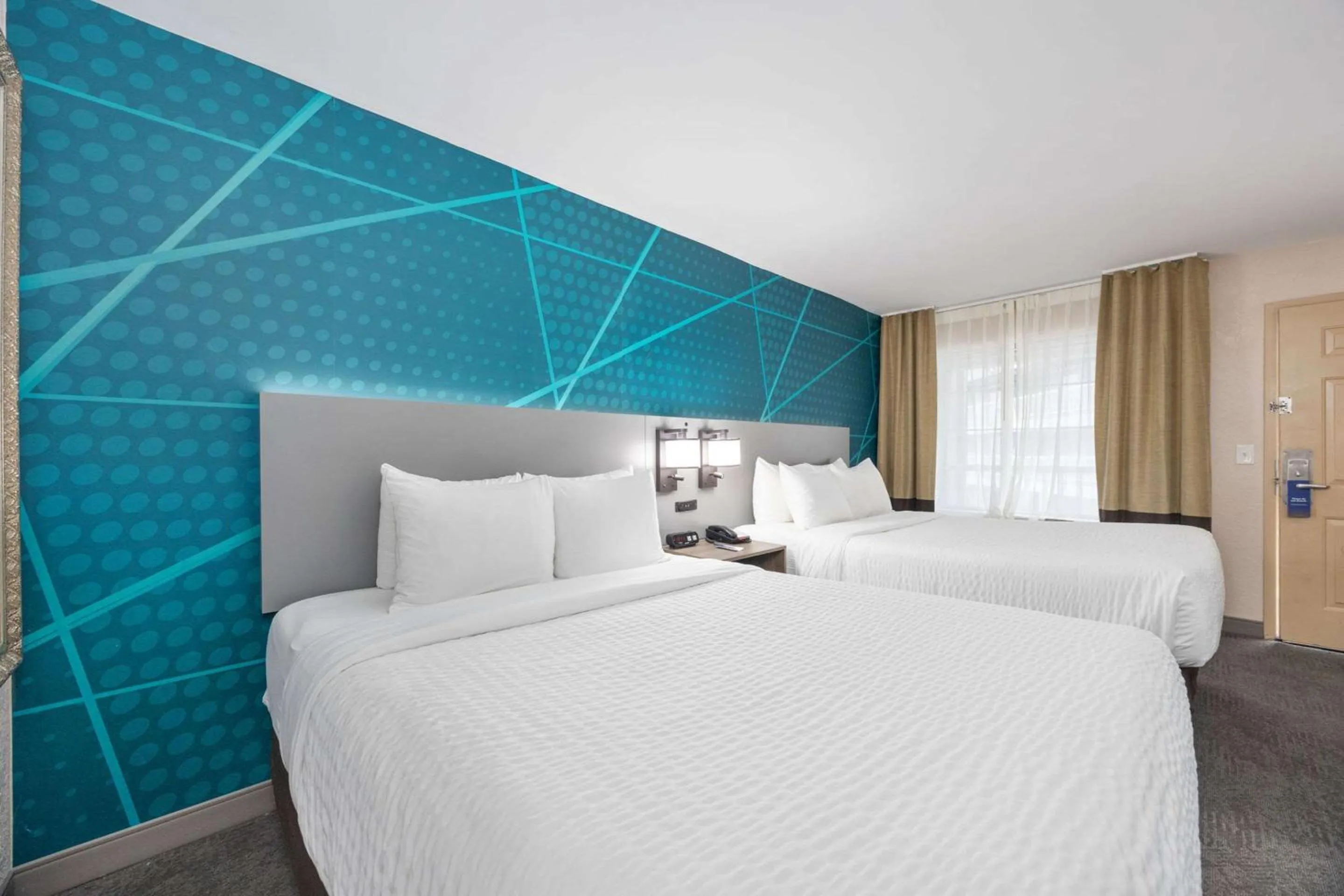 Bedroom, Bed in Comfort Inn Downtown Nashville - Music City Center