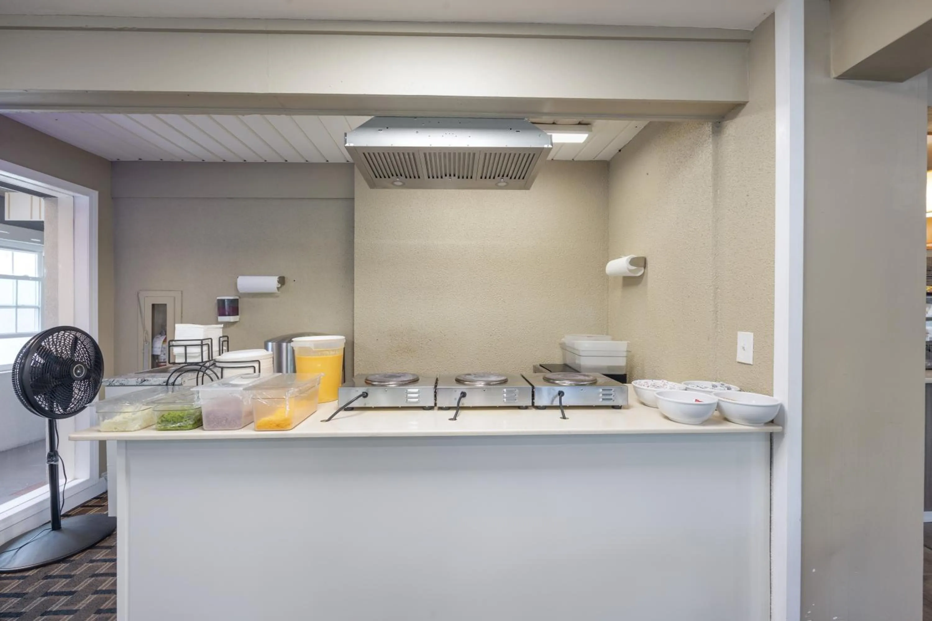 Kitchen or kitchenette in Comfort Inn Downtown Nashville - Music City Center