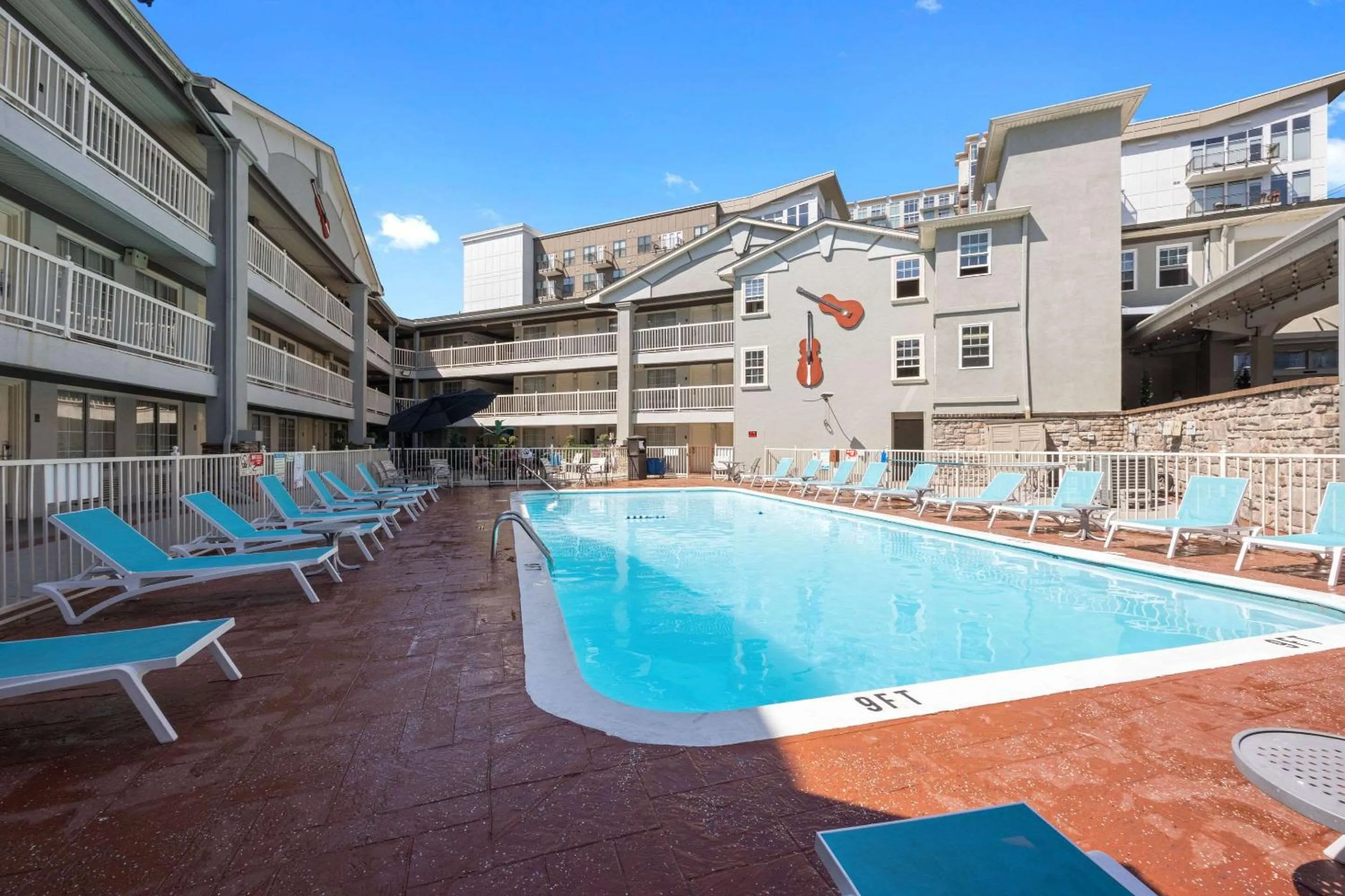 Swimming pool in Comfort Inn Downtown Nashville - Music City Center