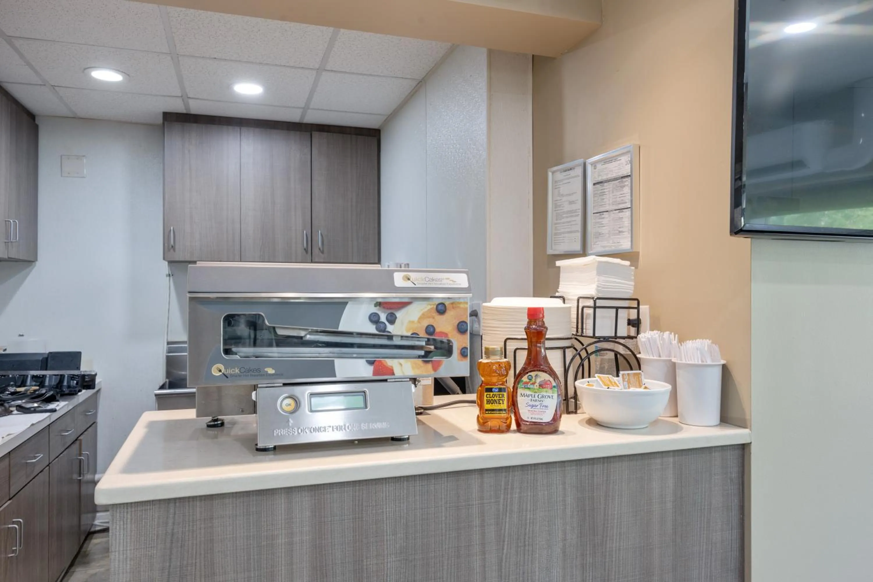 Kitchen or kitchenette in Comfort Inn Downtown Nashville - Music City Center