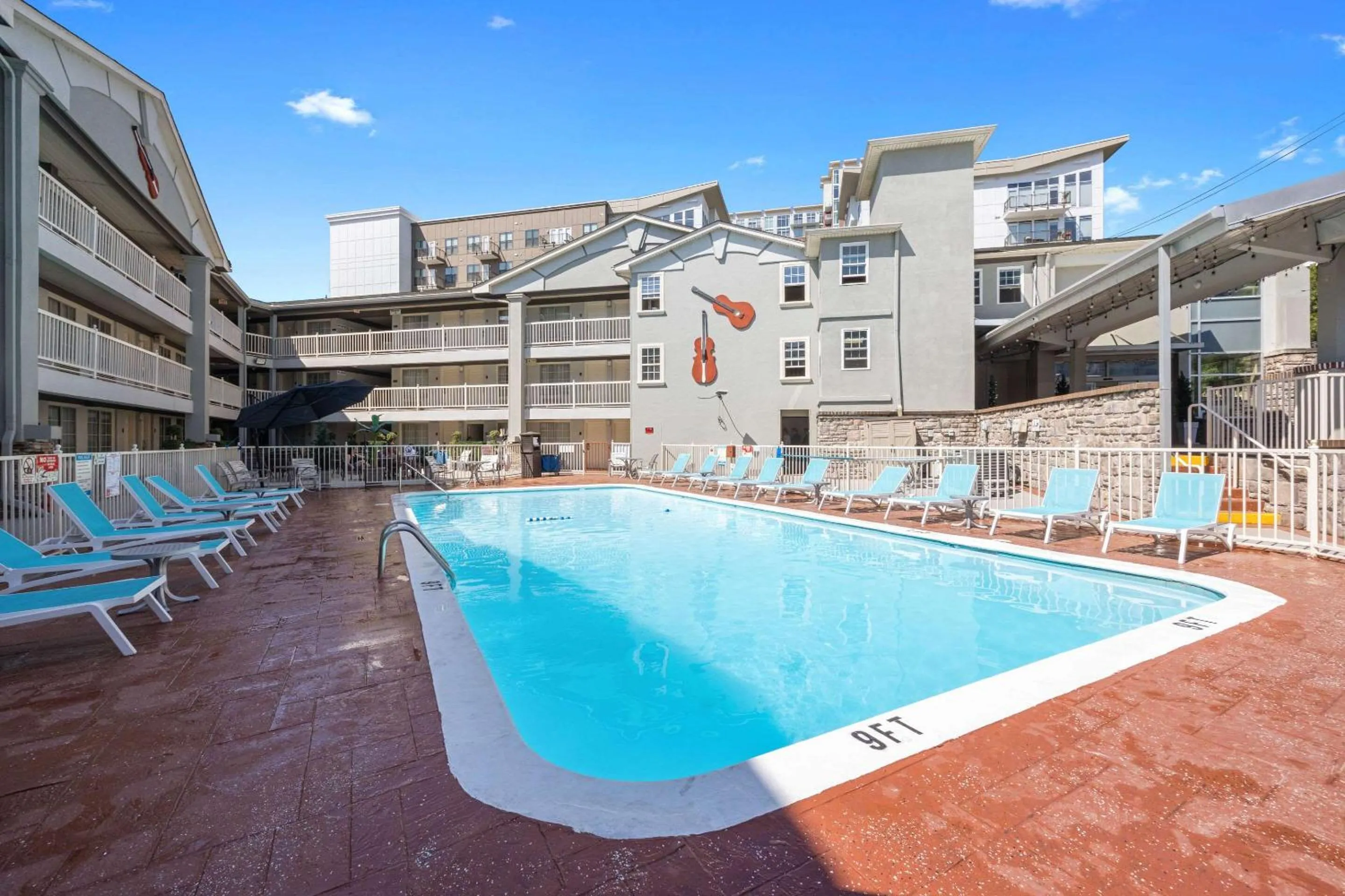 Swimming pool in Comfort Inn Downtown Nashville - Music City Center
